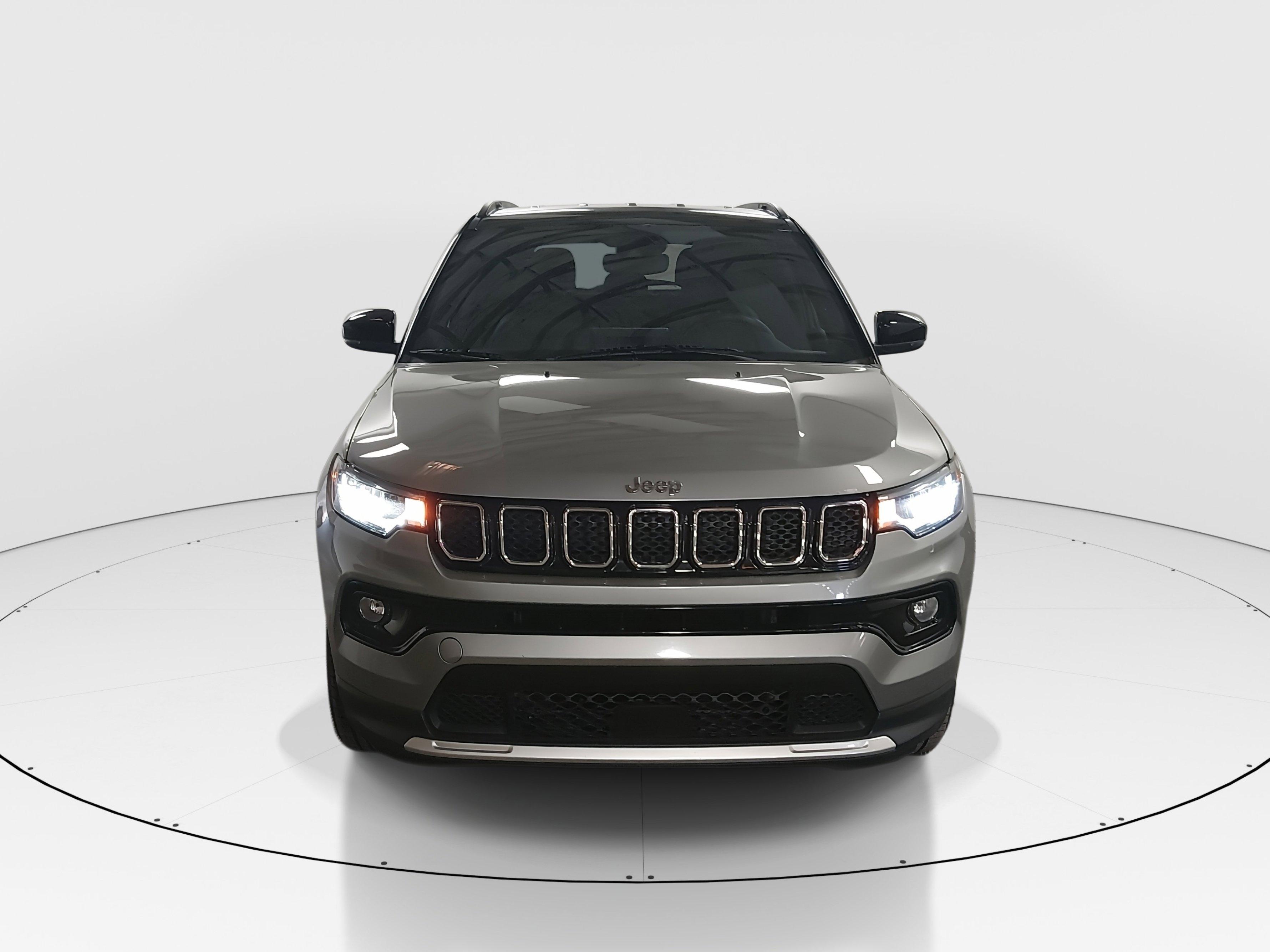 Jeep Compass Limited 4X4 - Thumbnail 2