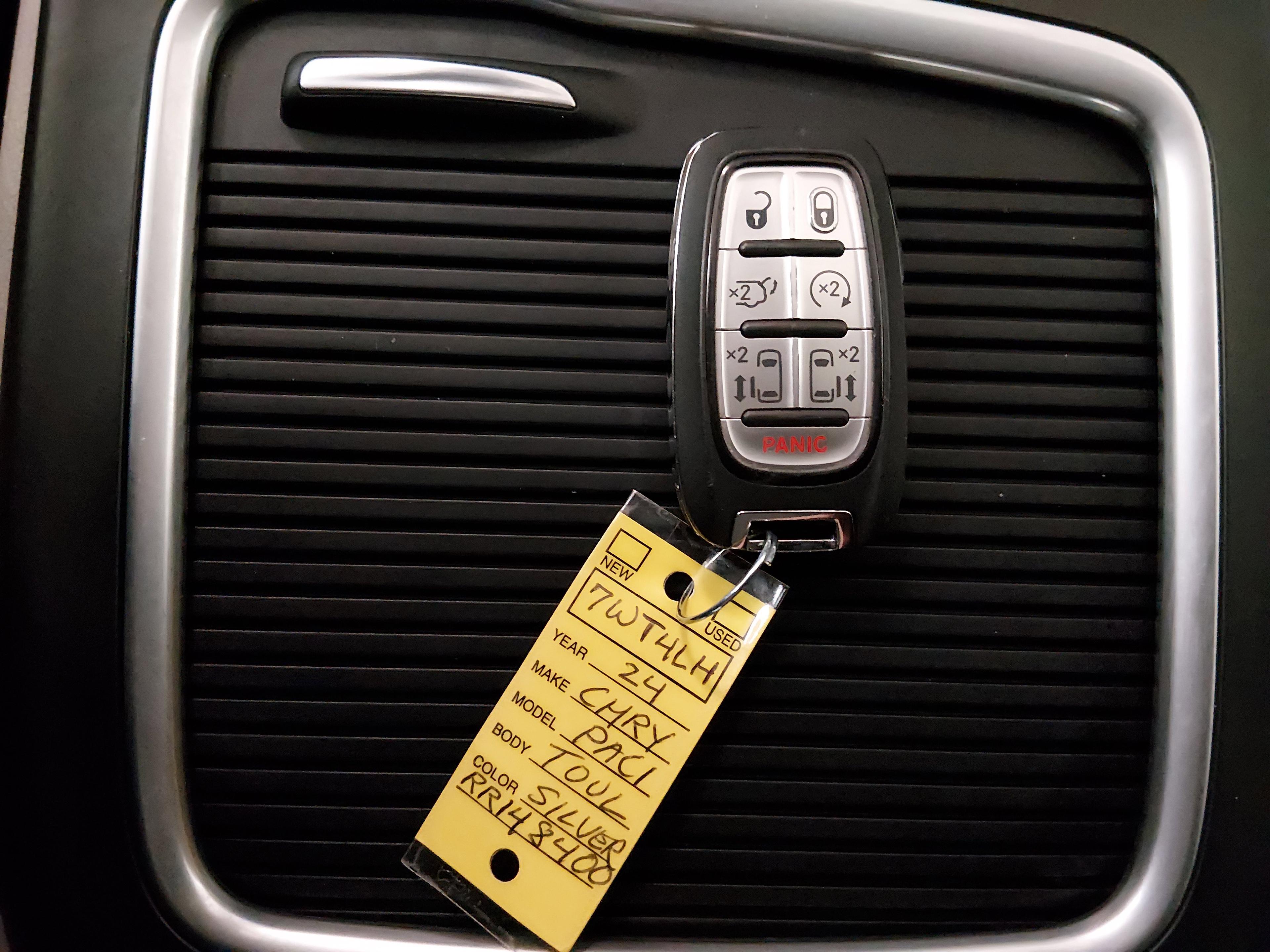 Chrysler Pacifica Touring L Fwd - Thumbnail 15