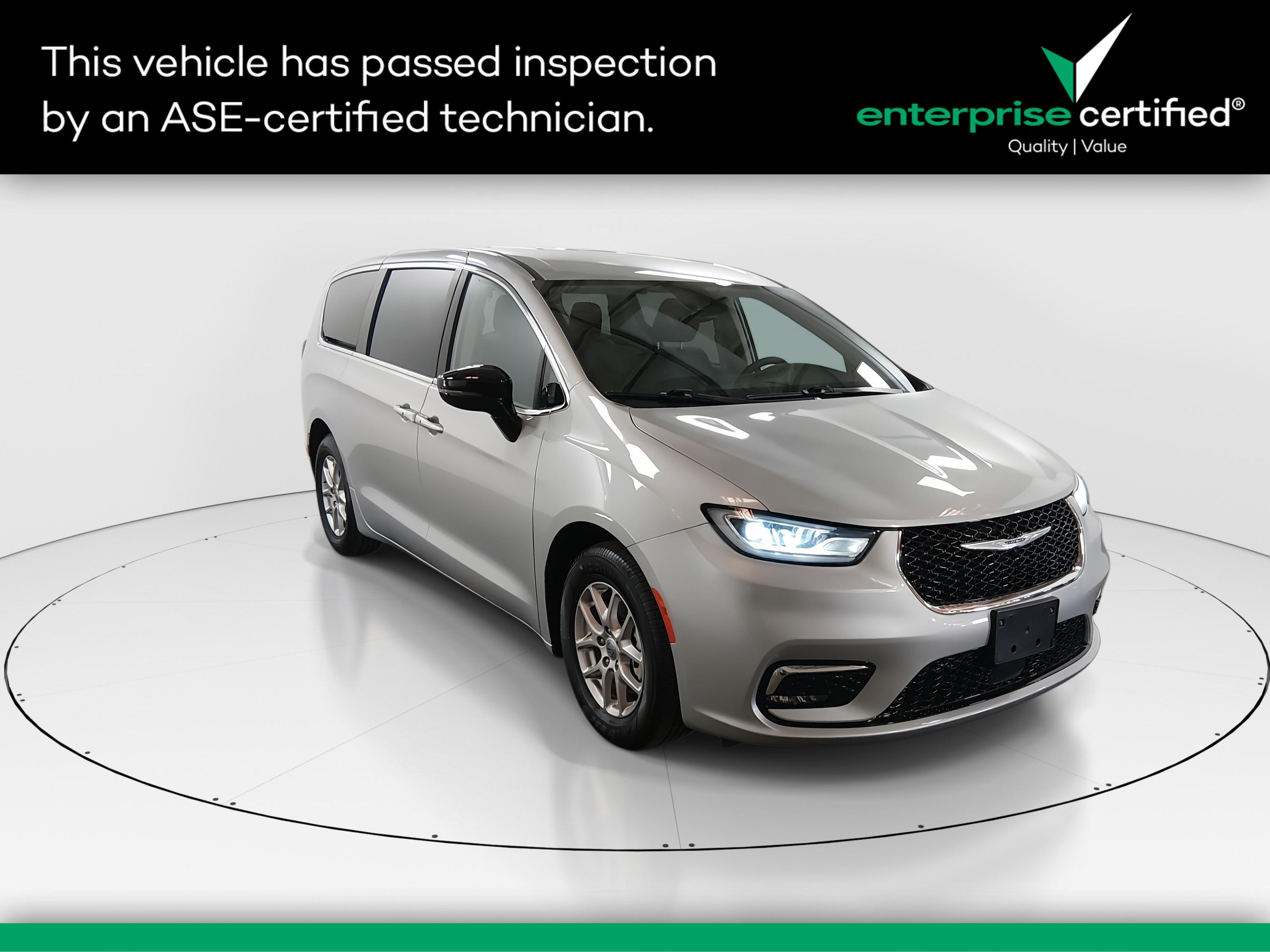 Chrysler Pacifica Touring L Fwd - View 1