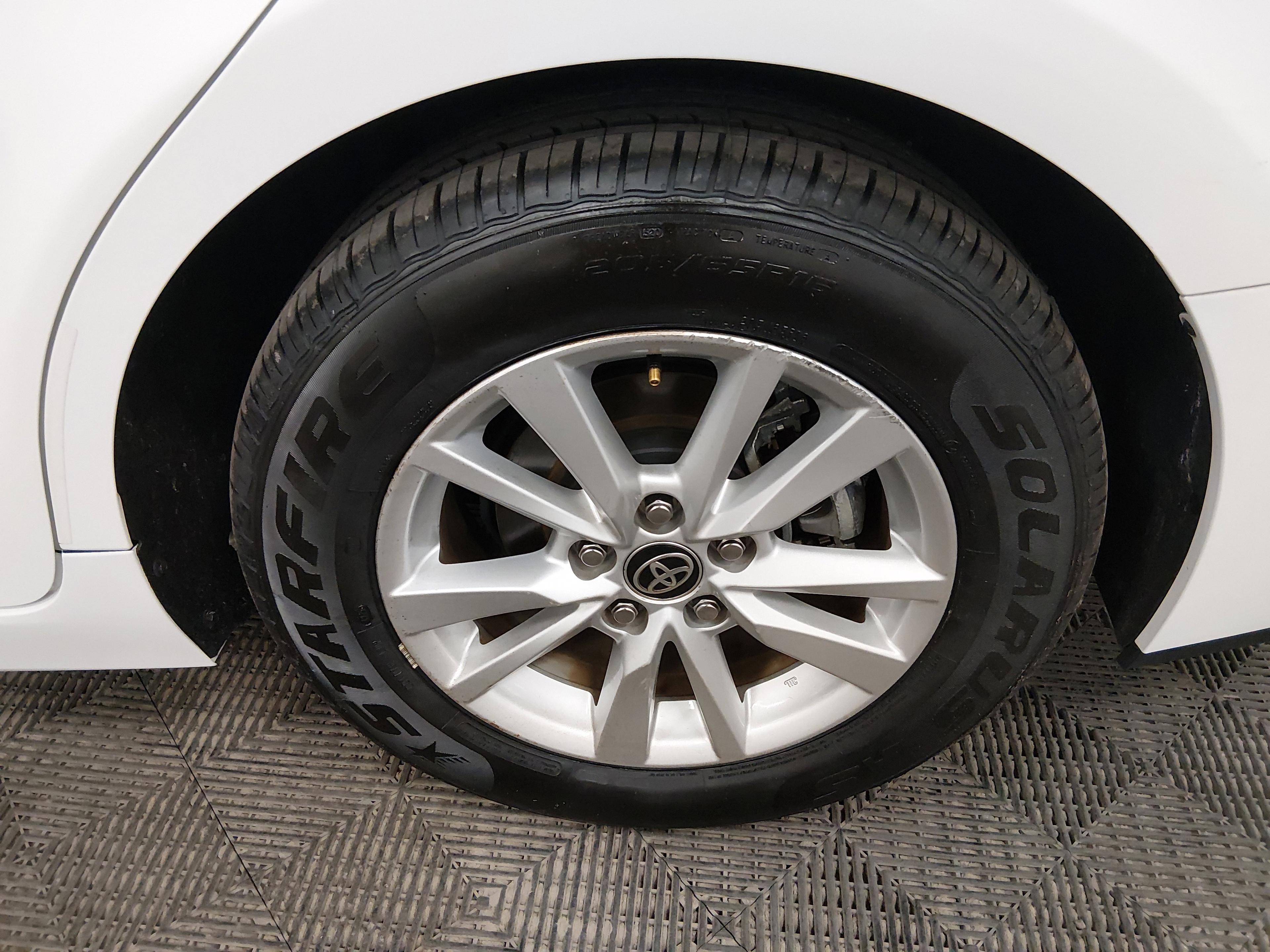 Toyota Camry Le - Thumbnail 10