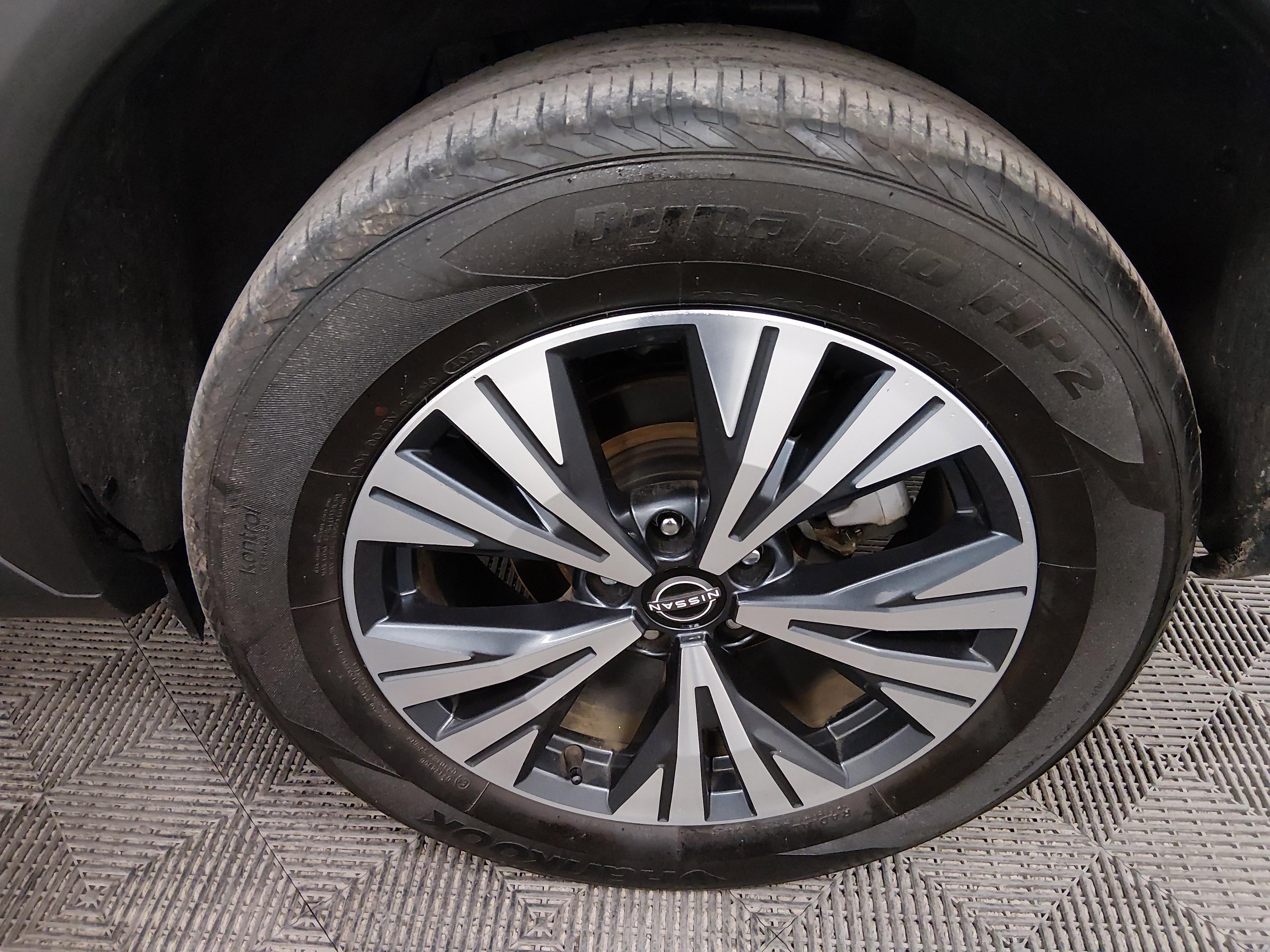 Nissan Rogue - Thumbnail 10