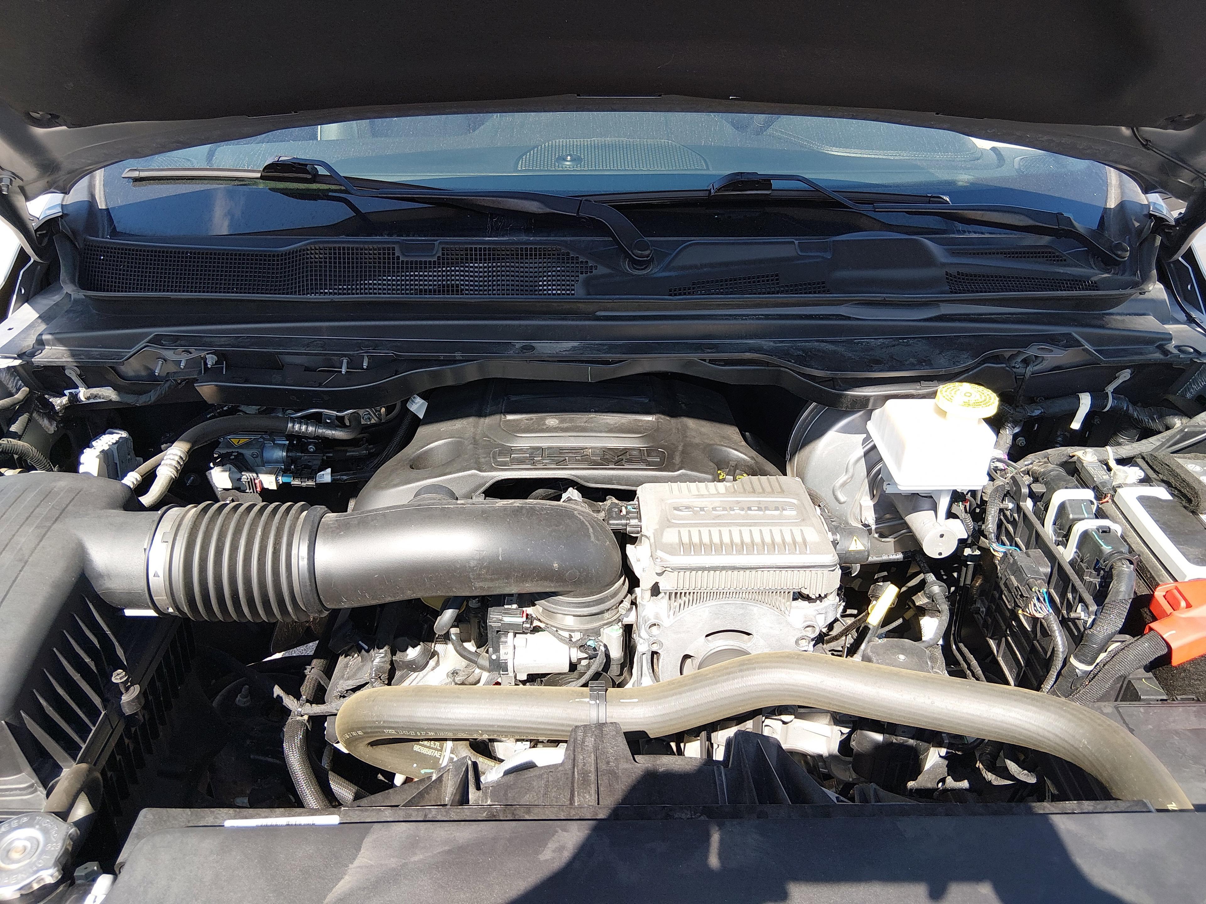 Ram 1500 Laramie 4X2 Crew Cab 5'7" Box - Thumbnail 9