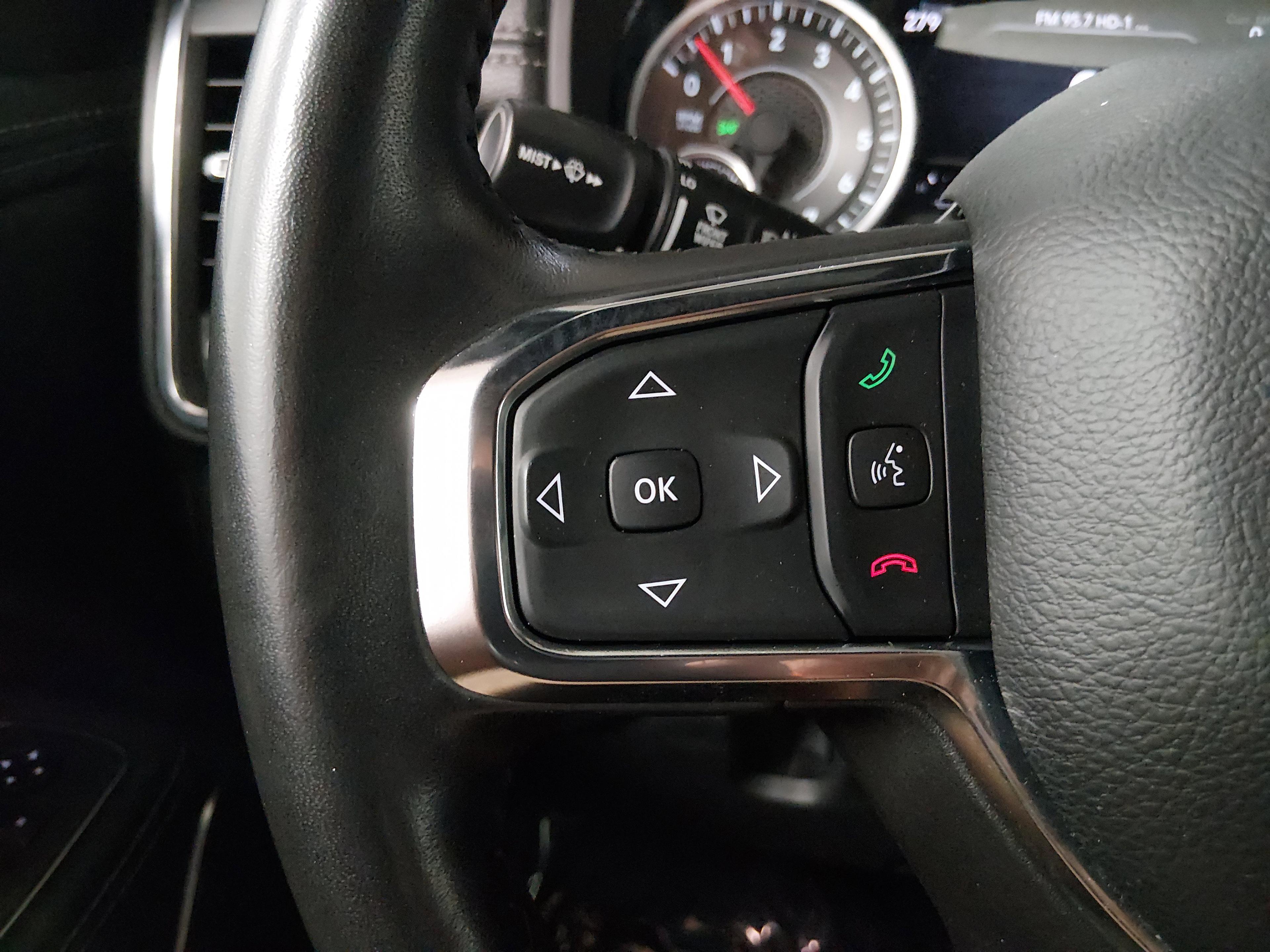 Ram 1500 Laramie 4X2 Crew Cab 5'7" Box - Thumbnail 12