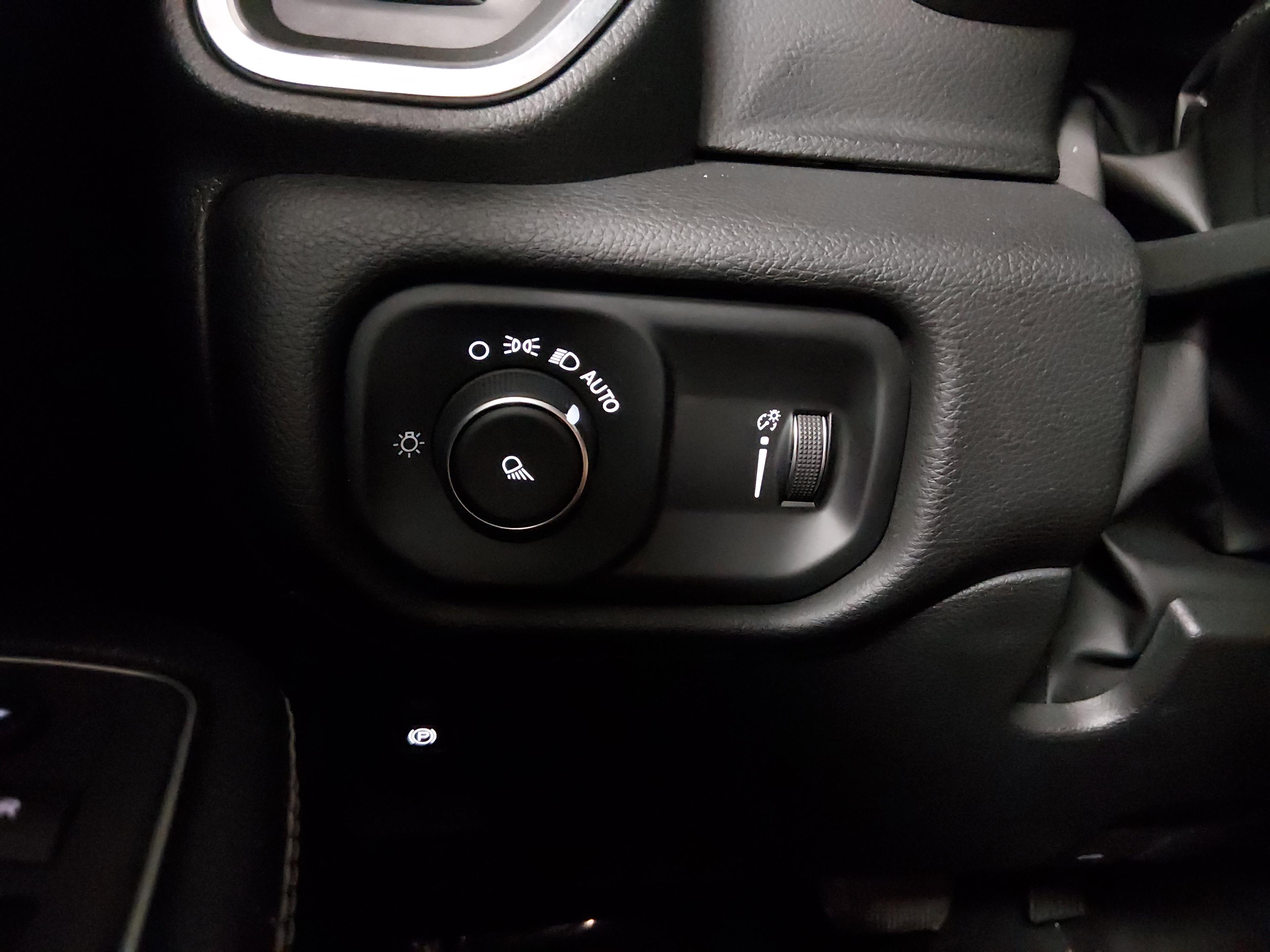 Ram 1500 Laramie 4X2 Crew Cab 5'7" Box - Thumbnail 13