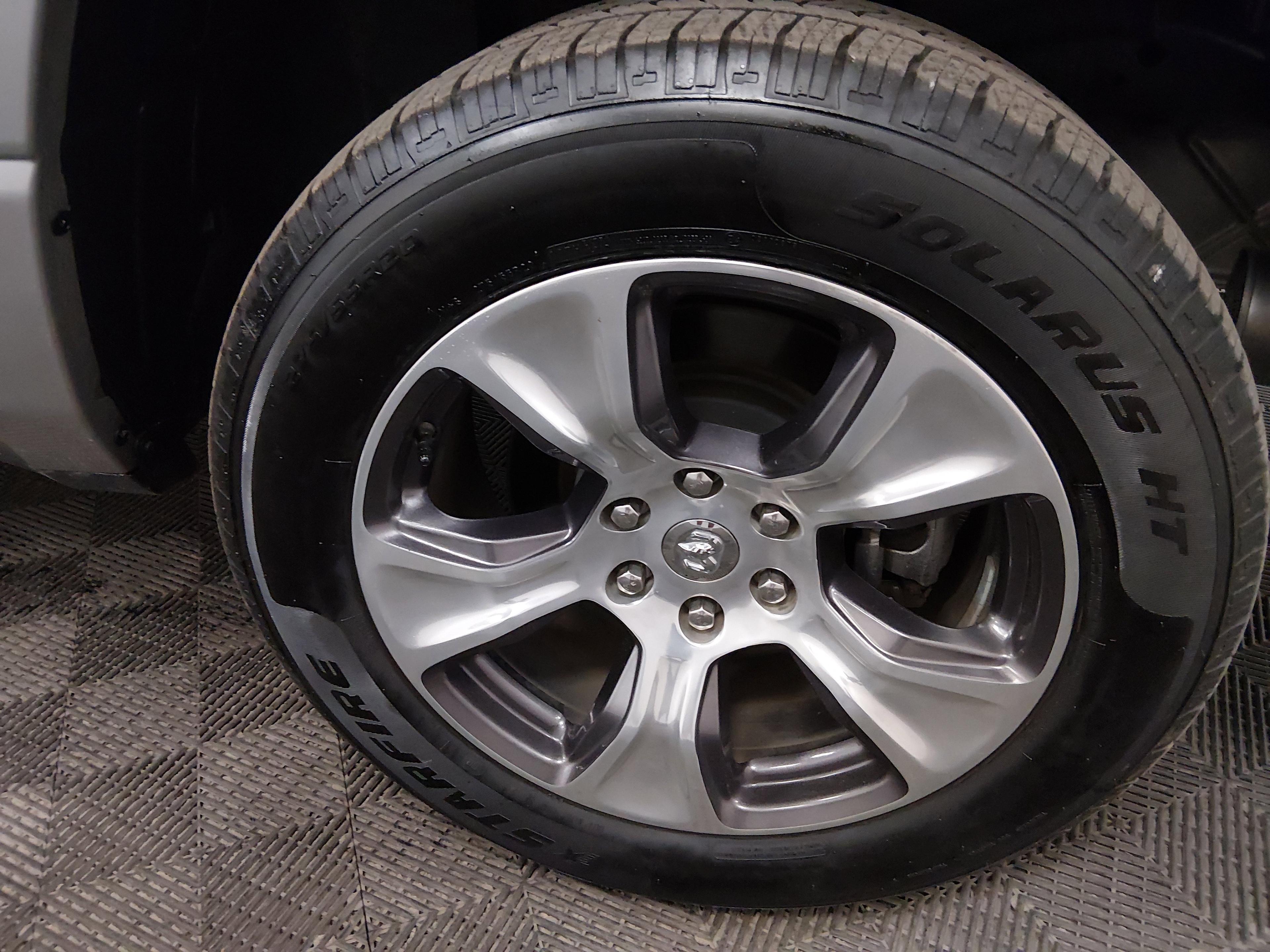 Ram 1500 Laramie 4X2 Crew Cab 5'7" Box - Thumbnail 11