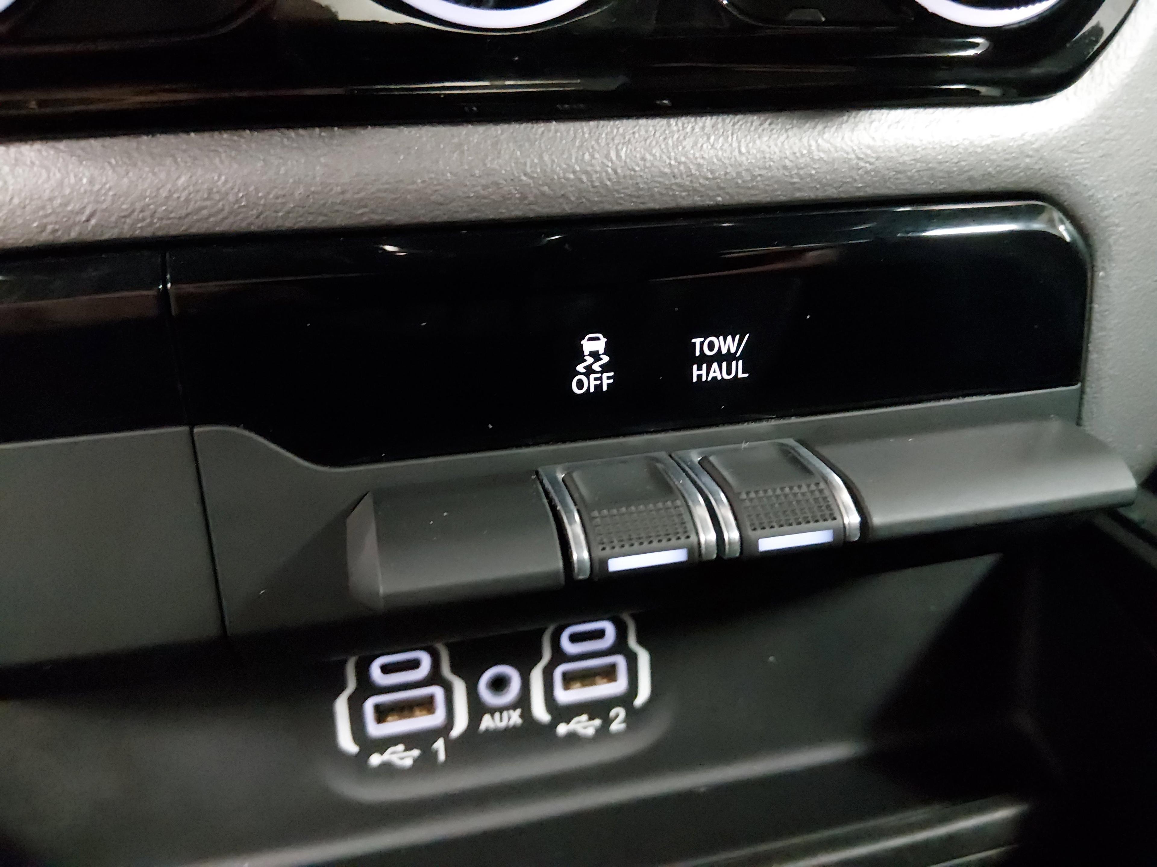 Ram 1500 Laramie 4X2 Crew Cab 5'7" Box - Thumbnail 16