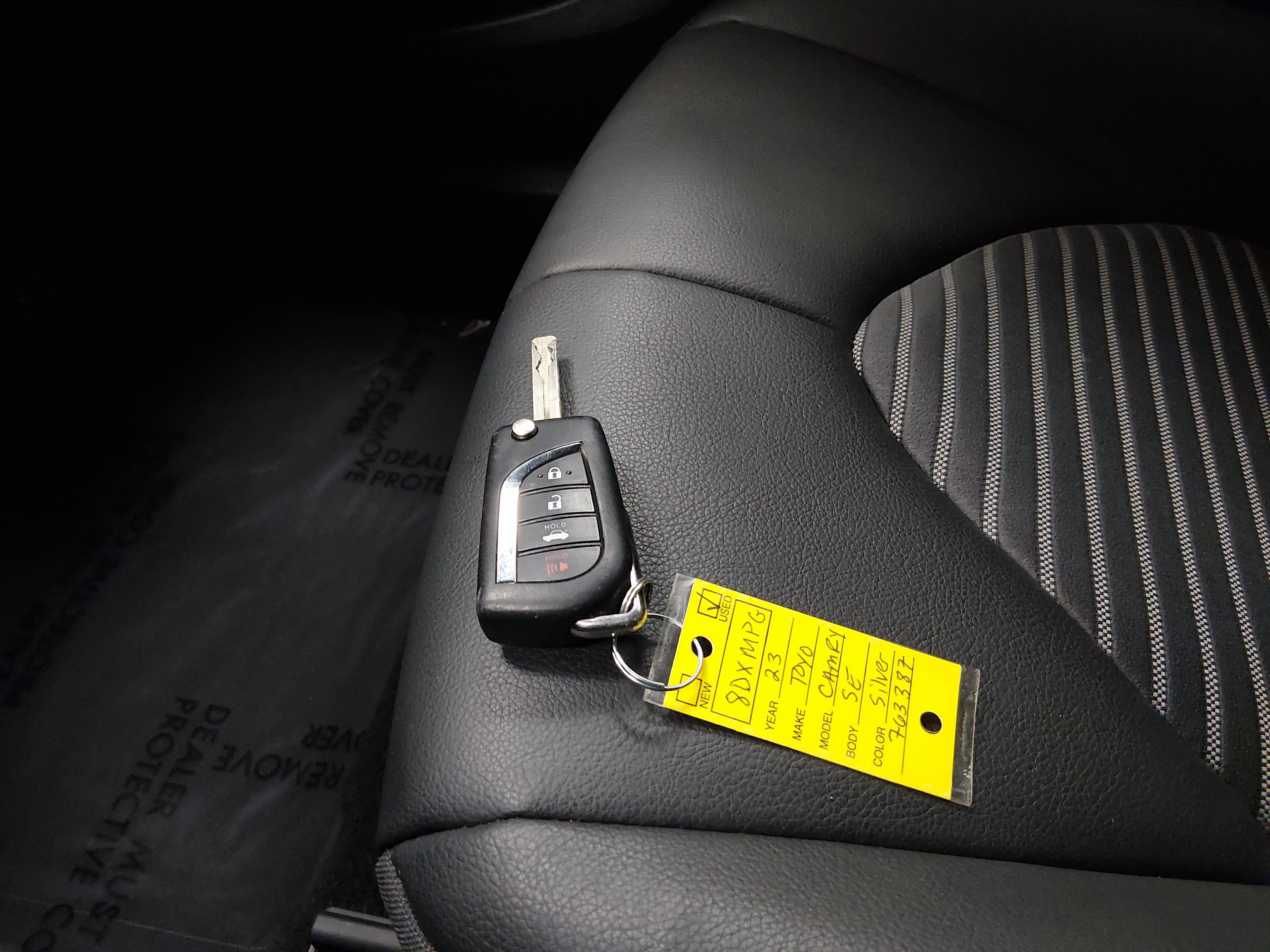 Toyota Camry Se Auto - Thumbnail 15