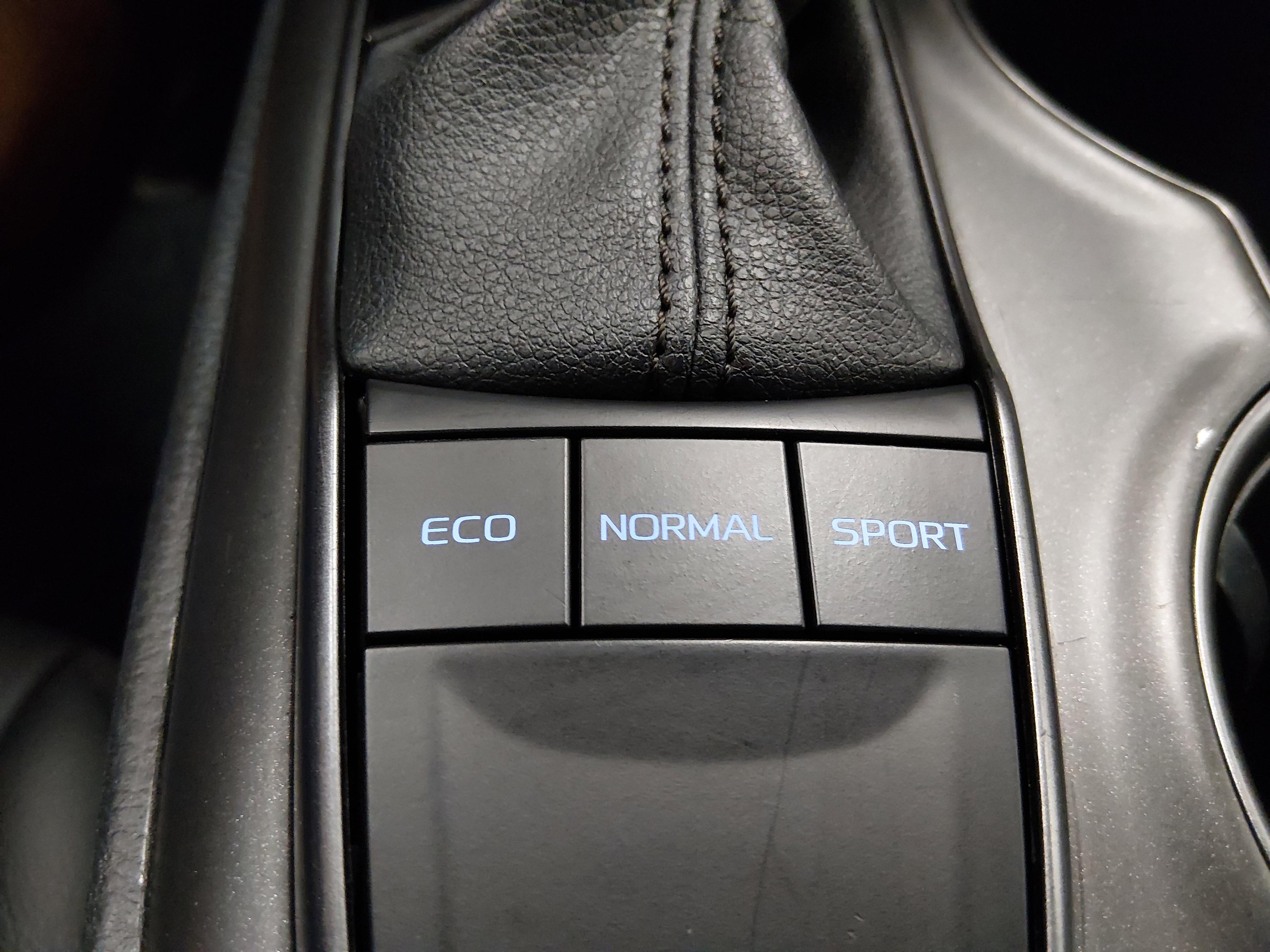 Toyota Camry Se Auto - Thumbnail 17