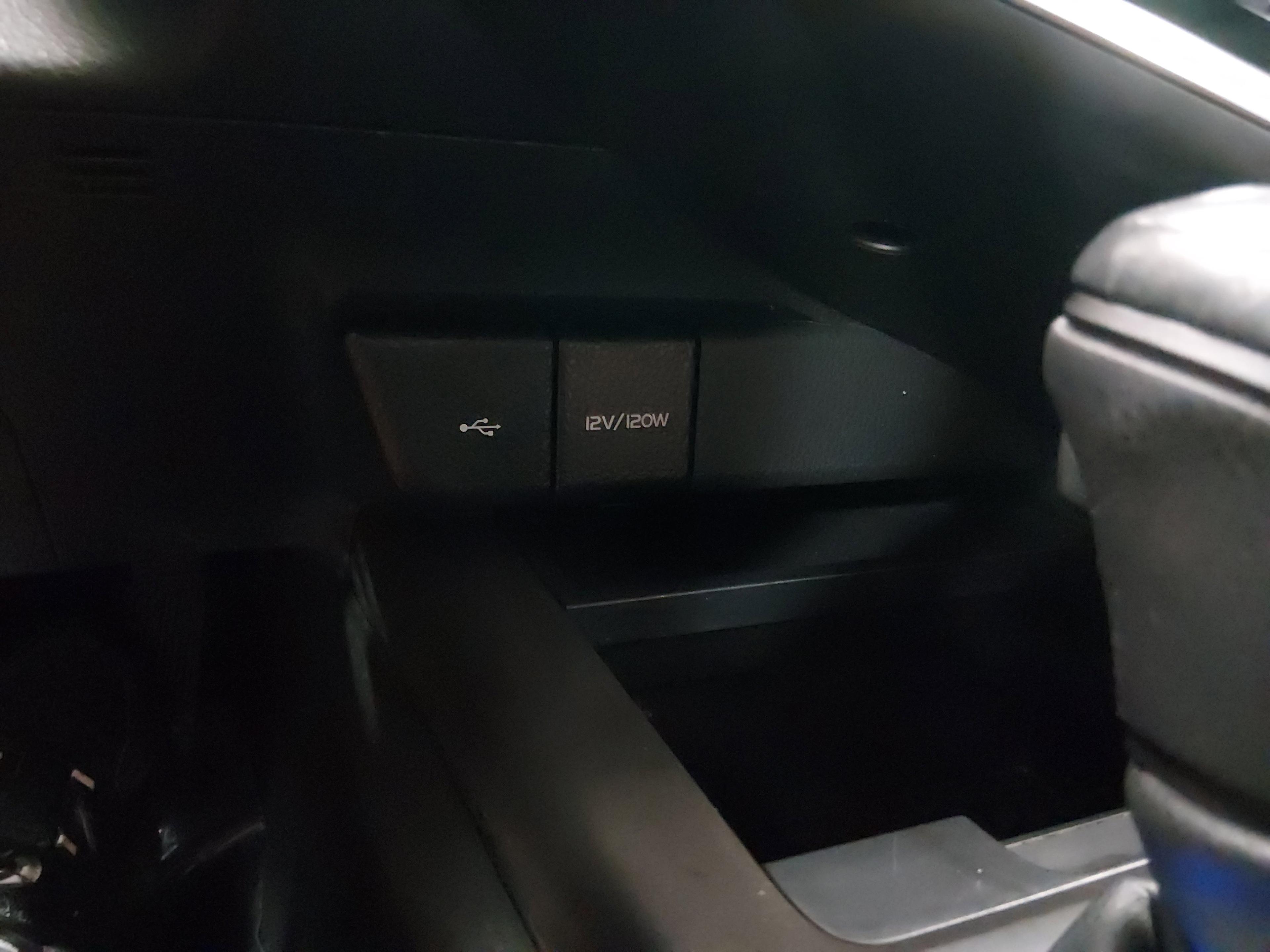 Toyota Camry Se Auto - Thumbnail 18