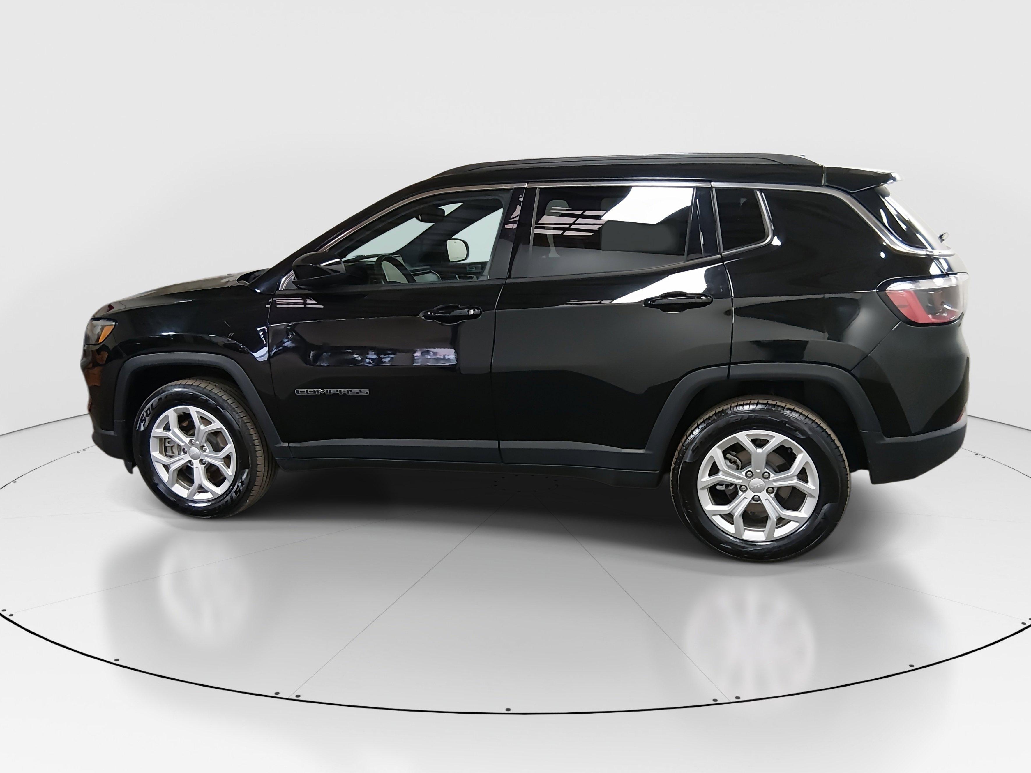 Jeep Compass Latitude 4X4 - Thumbnail 4