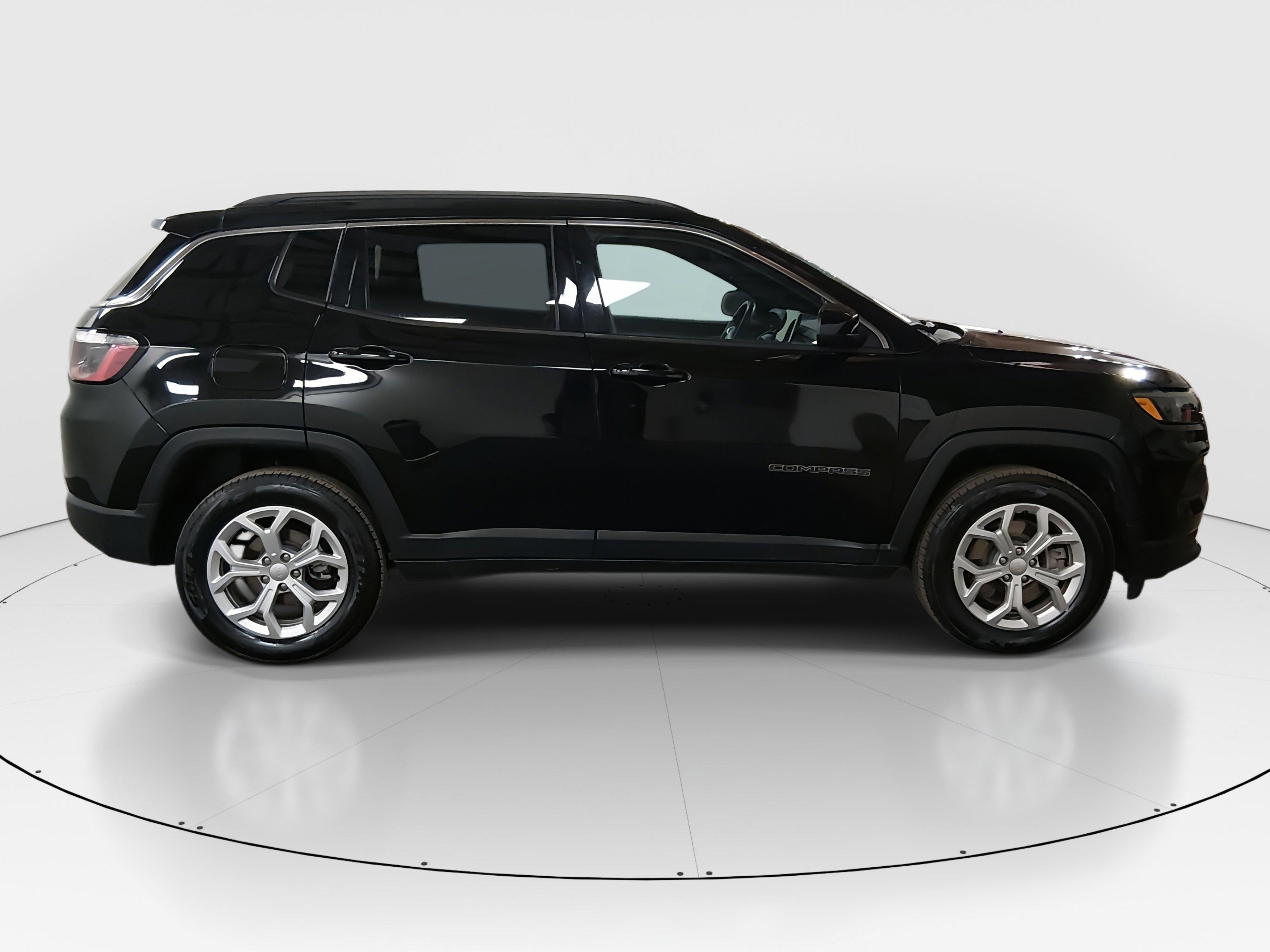 Jeep Compass Latitude 4X4 - Thumbnail 8