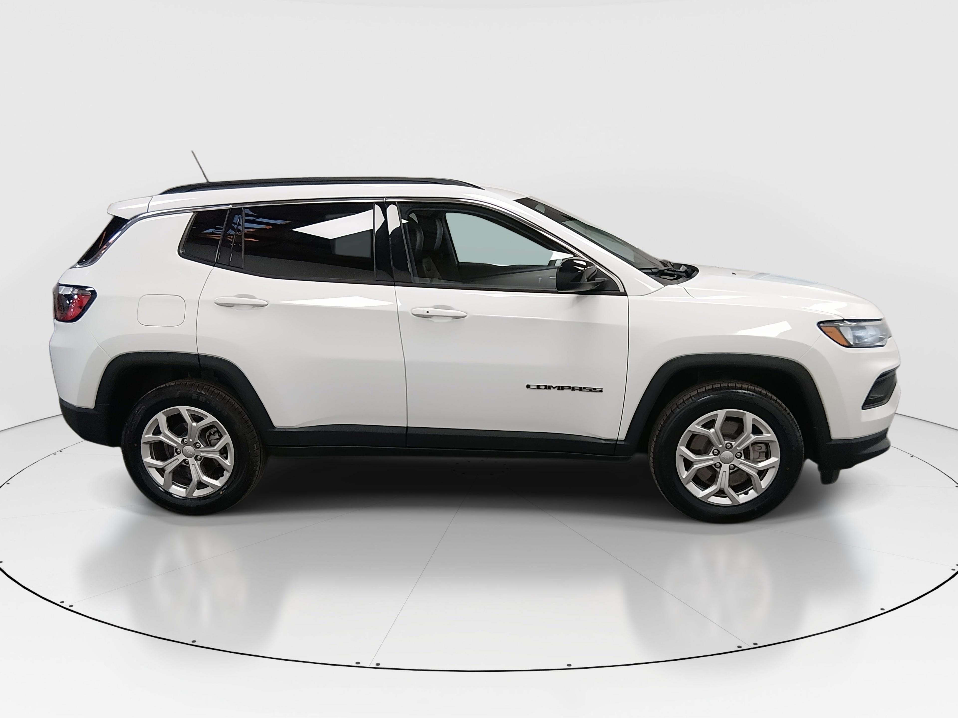 Jeep Compass Latitude 4X4 - Thumbnail 8