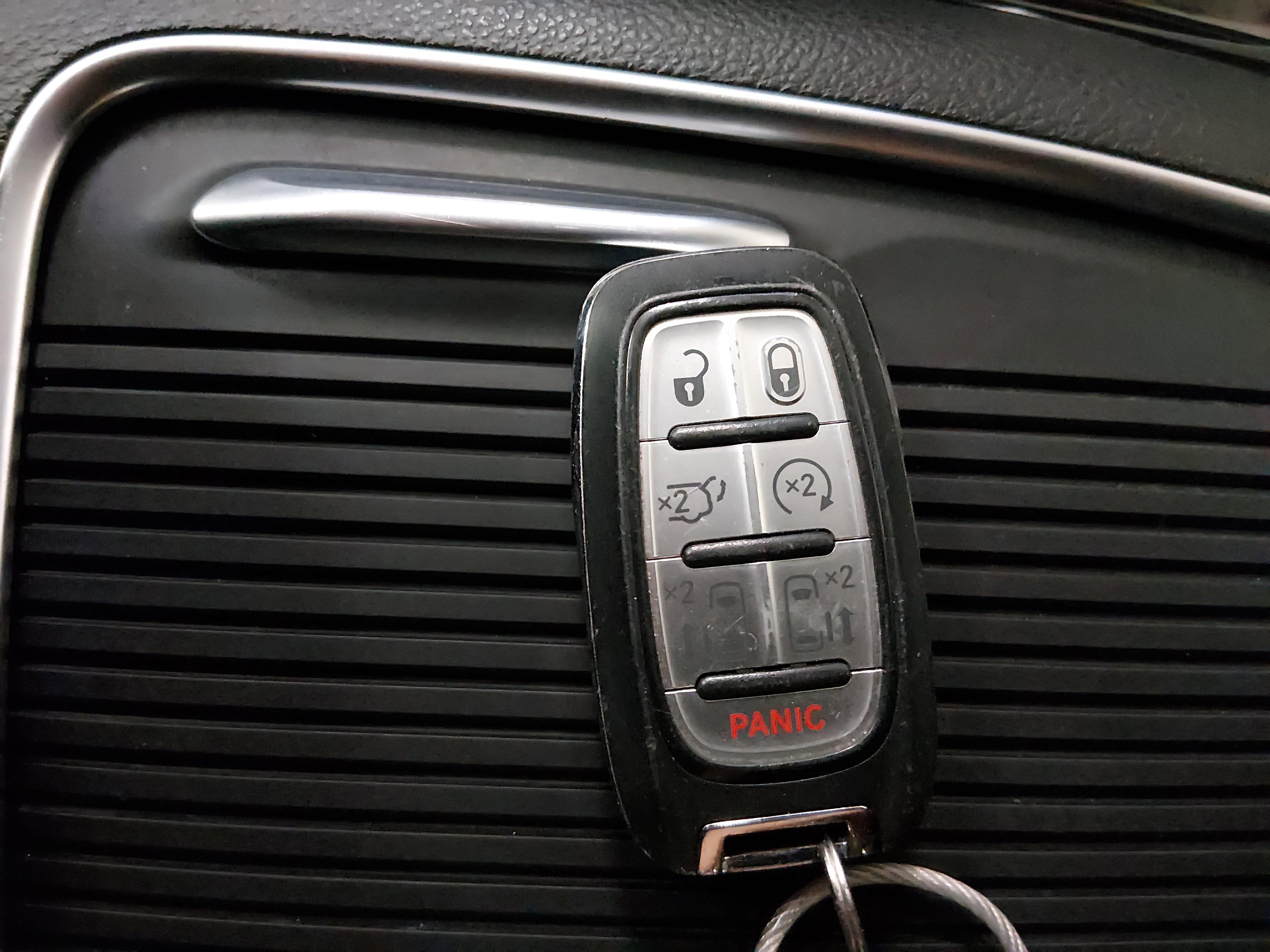 Chrysler Pacifica Limited Fwd - Thumbnail 15