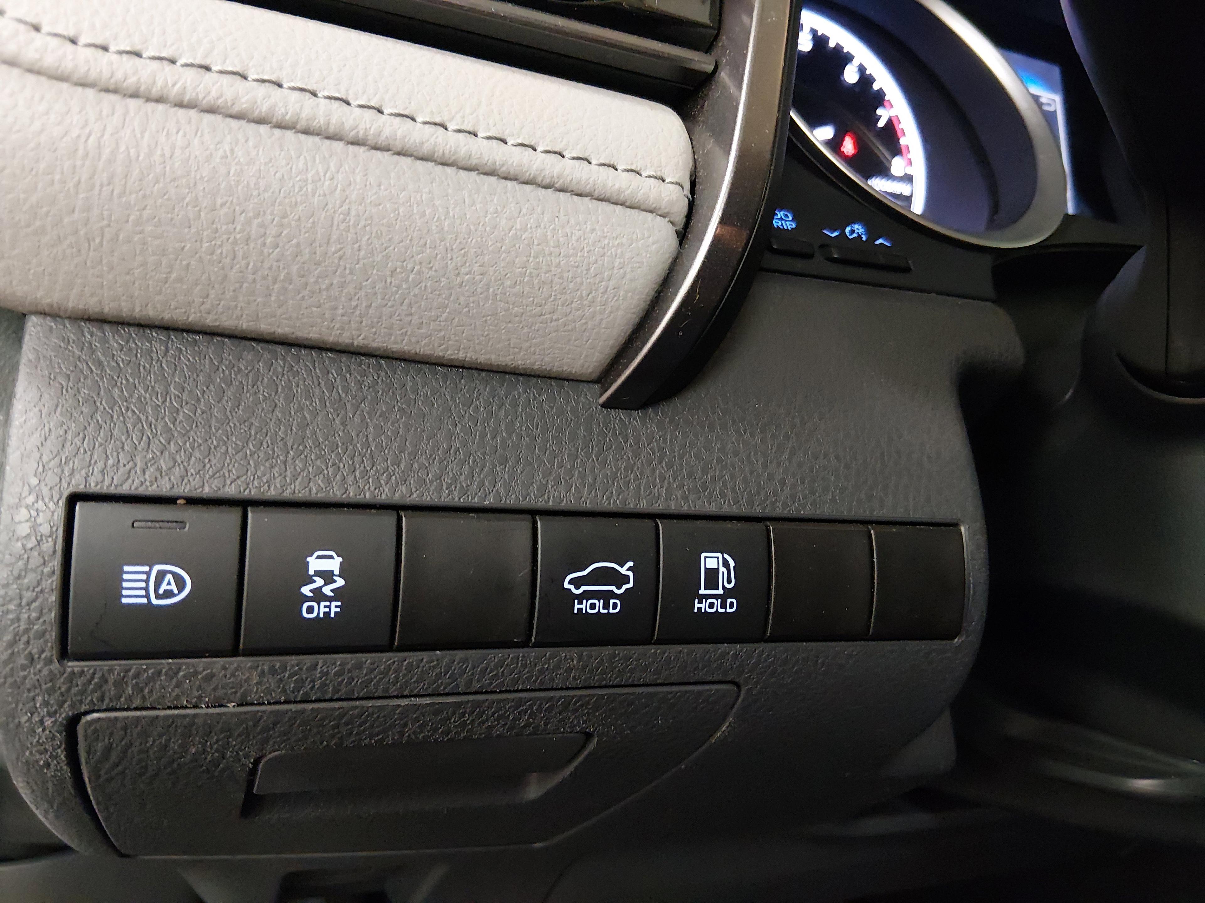 Toyota Camry Le Auto - Thumbnail 13