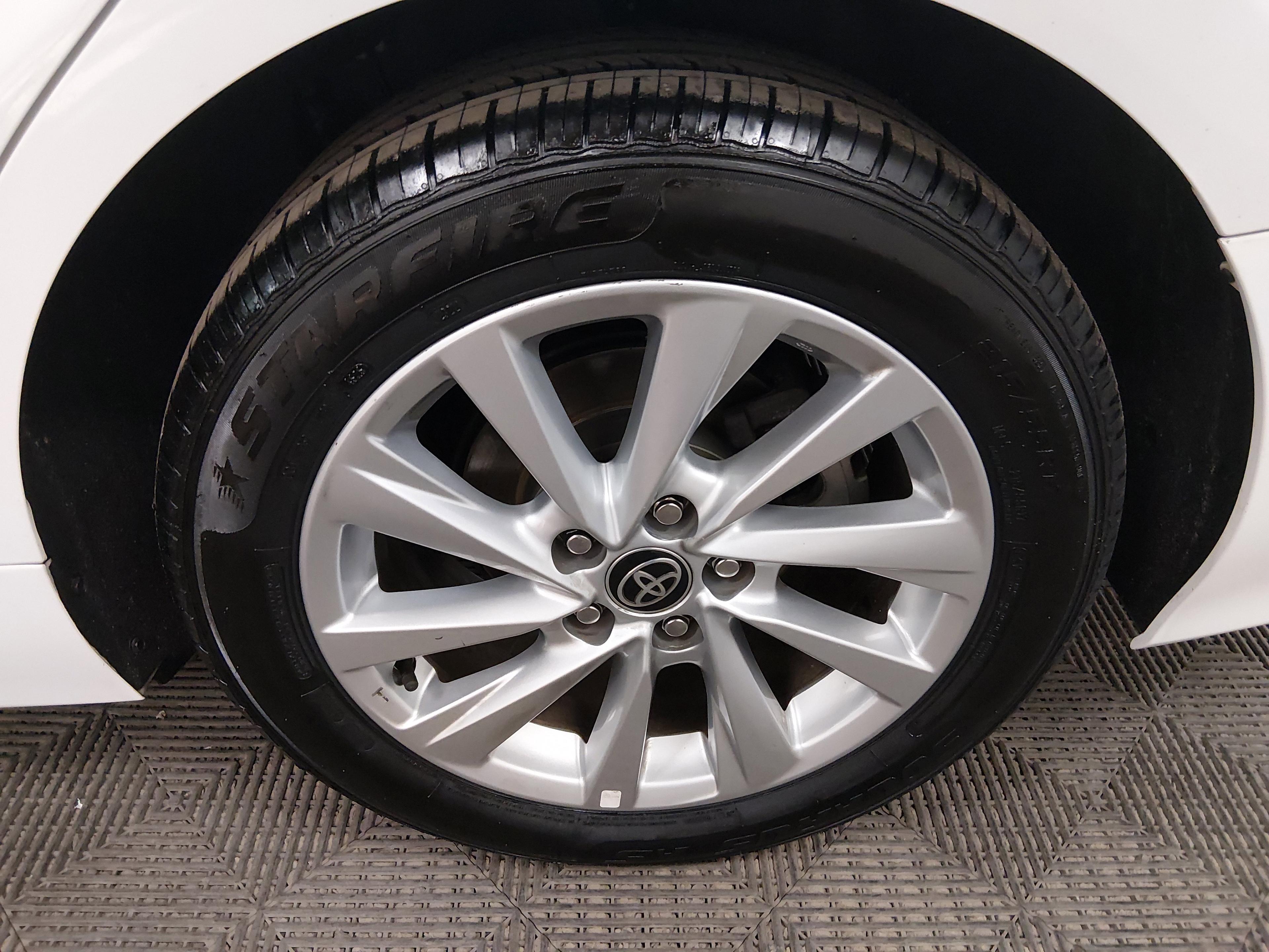 Toyota Camry Le Auto - Thumbnail 10