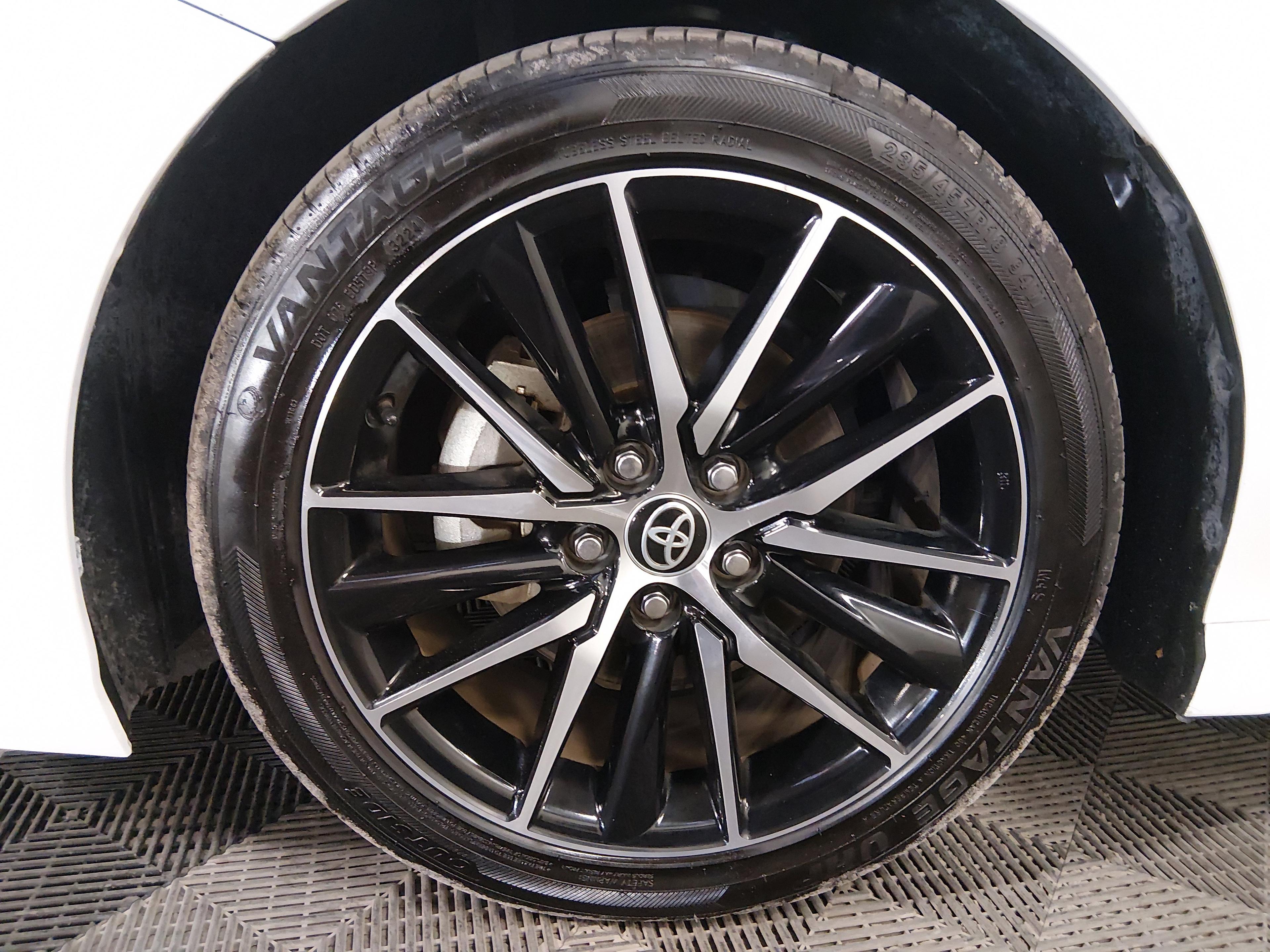 Toyota Camry Se Auto - Thumbnail 10