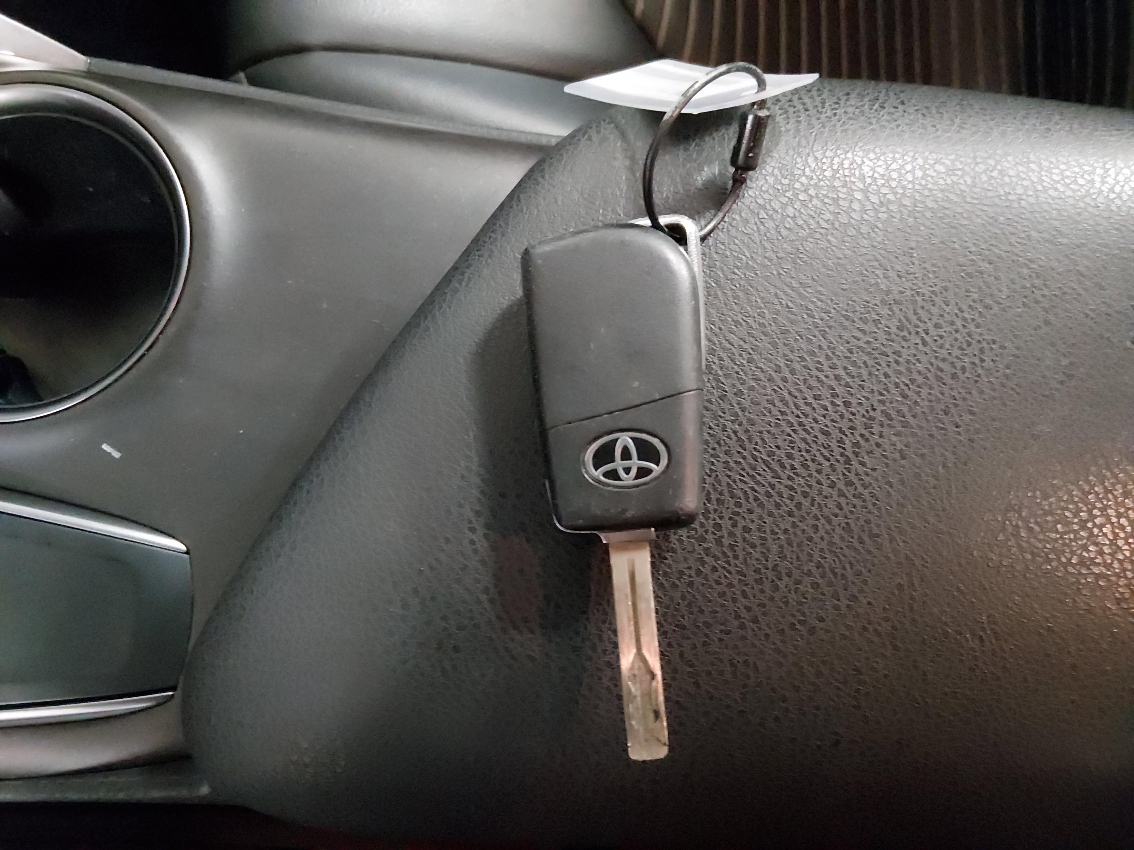 Toyota Camry Se Auto - Thumbnail 15