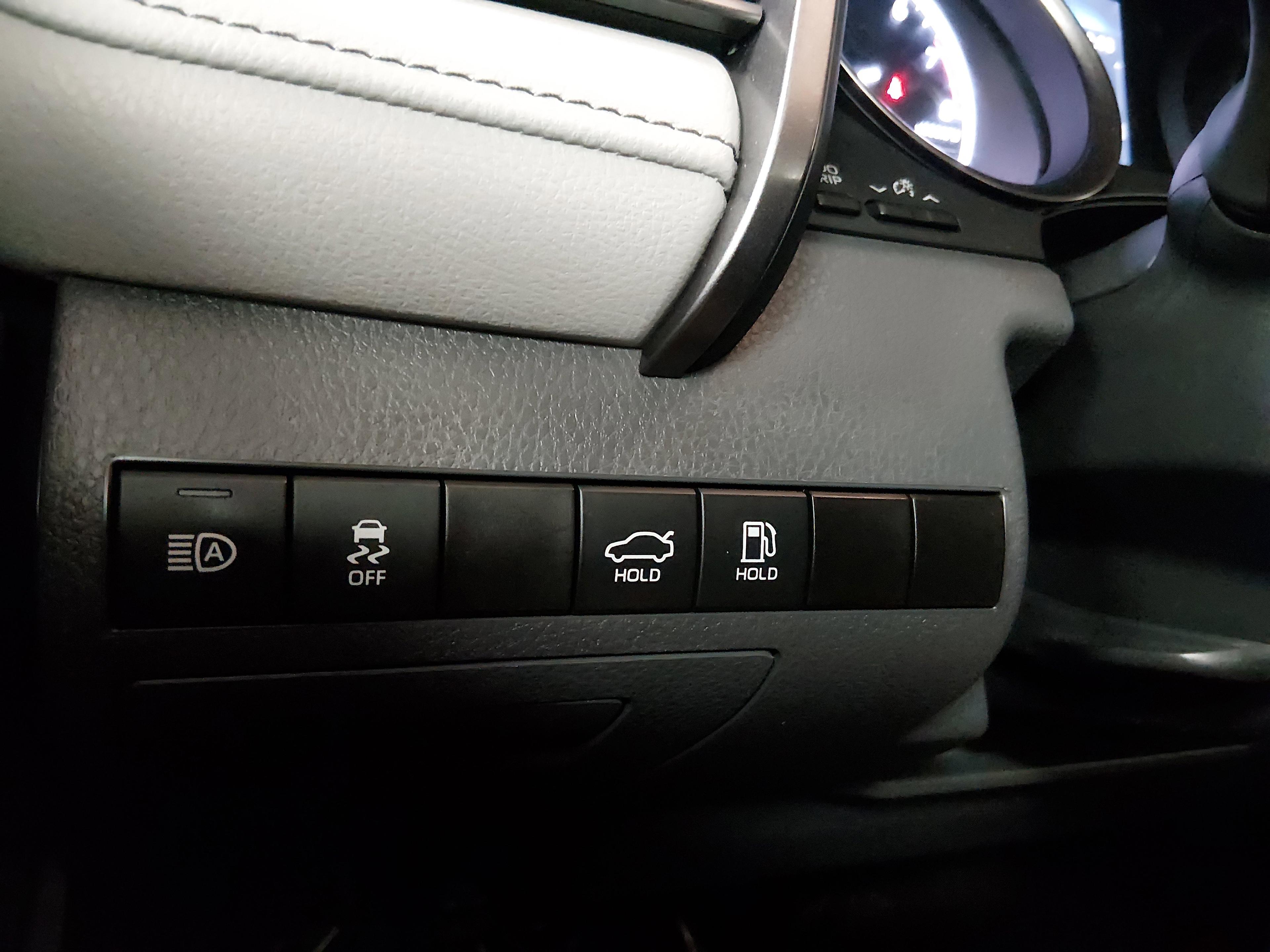 Toyota Camry Se Auto - Thumbnail 13