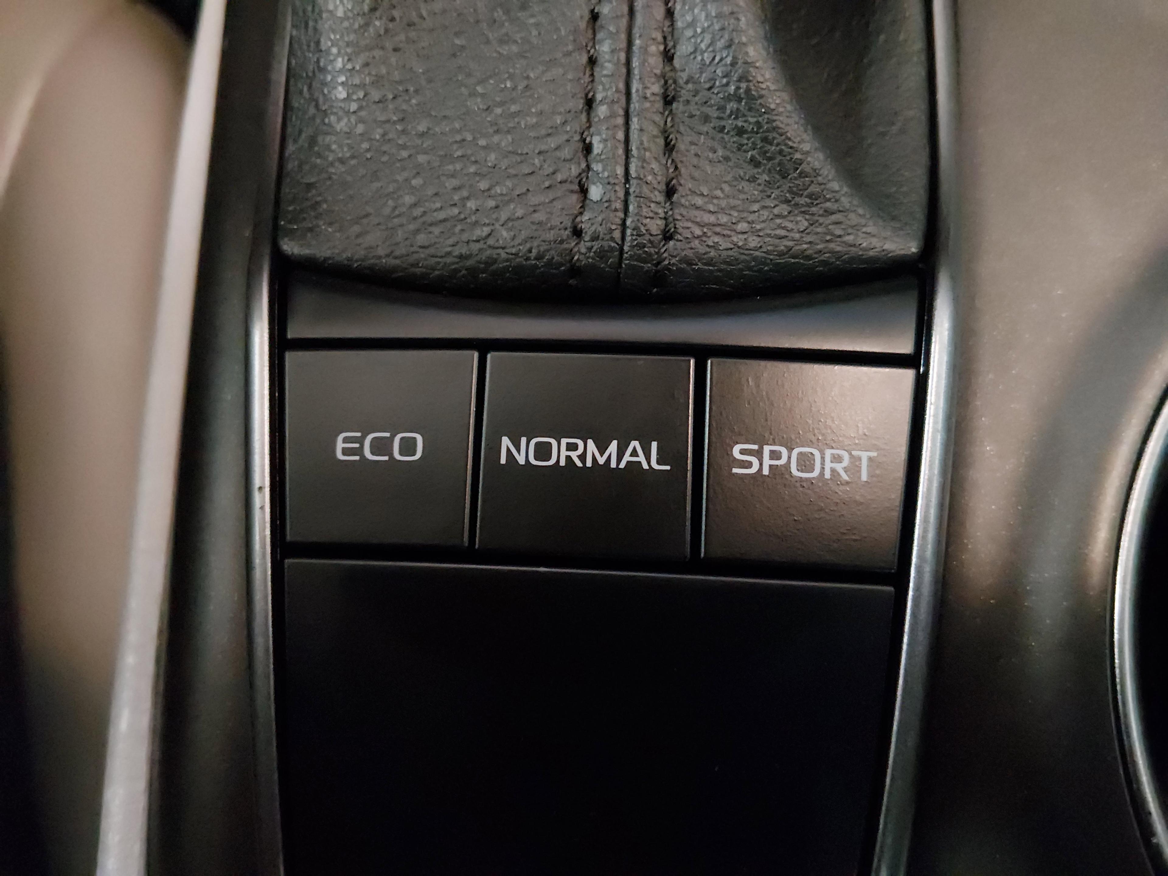 Toyota Camry Se Auto - Thumbnail 18