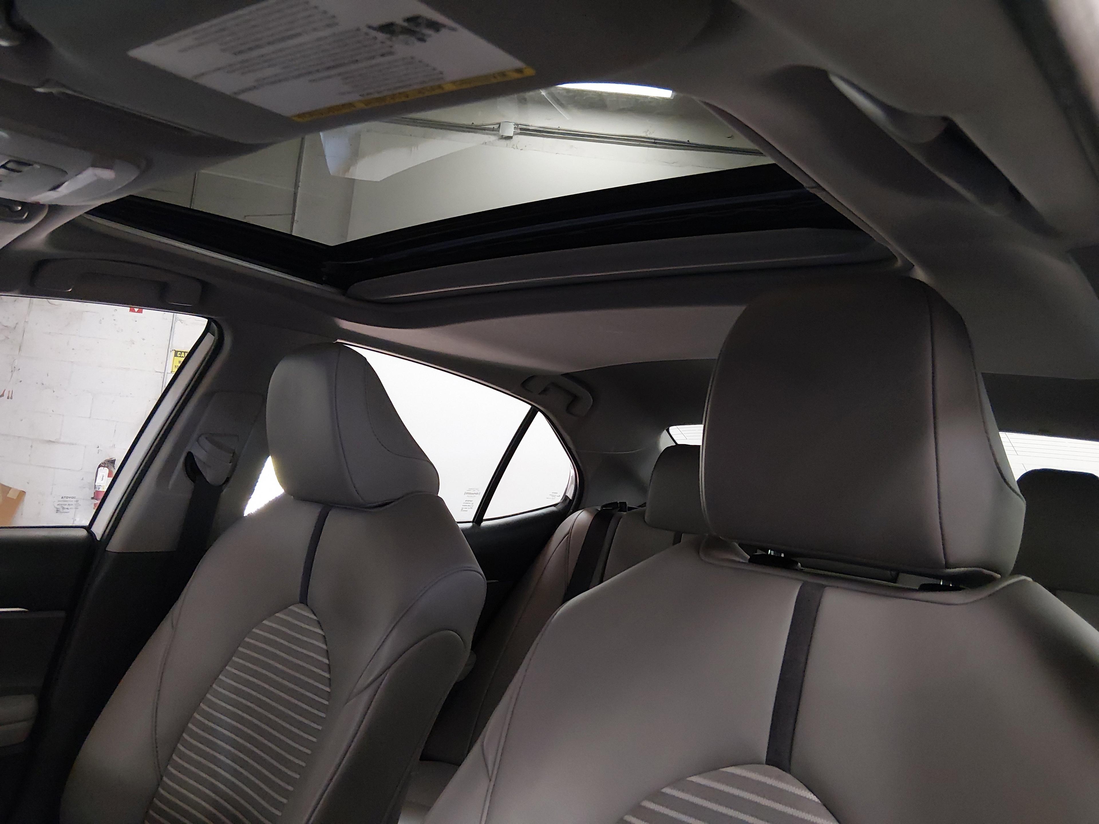 Toyota Camry Se Auto - Thumbnail 19