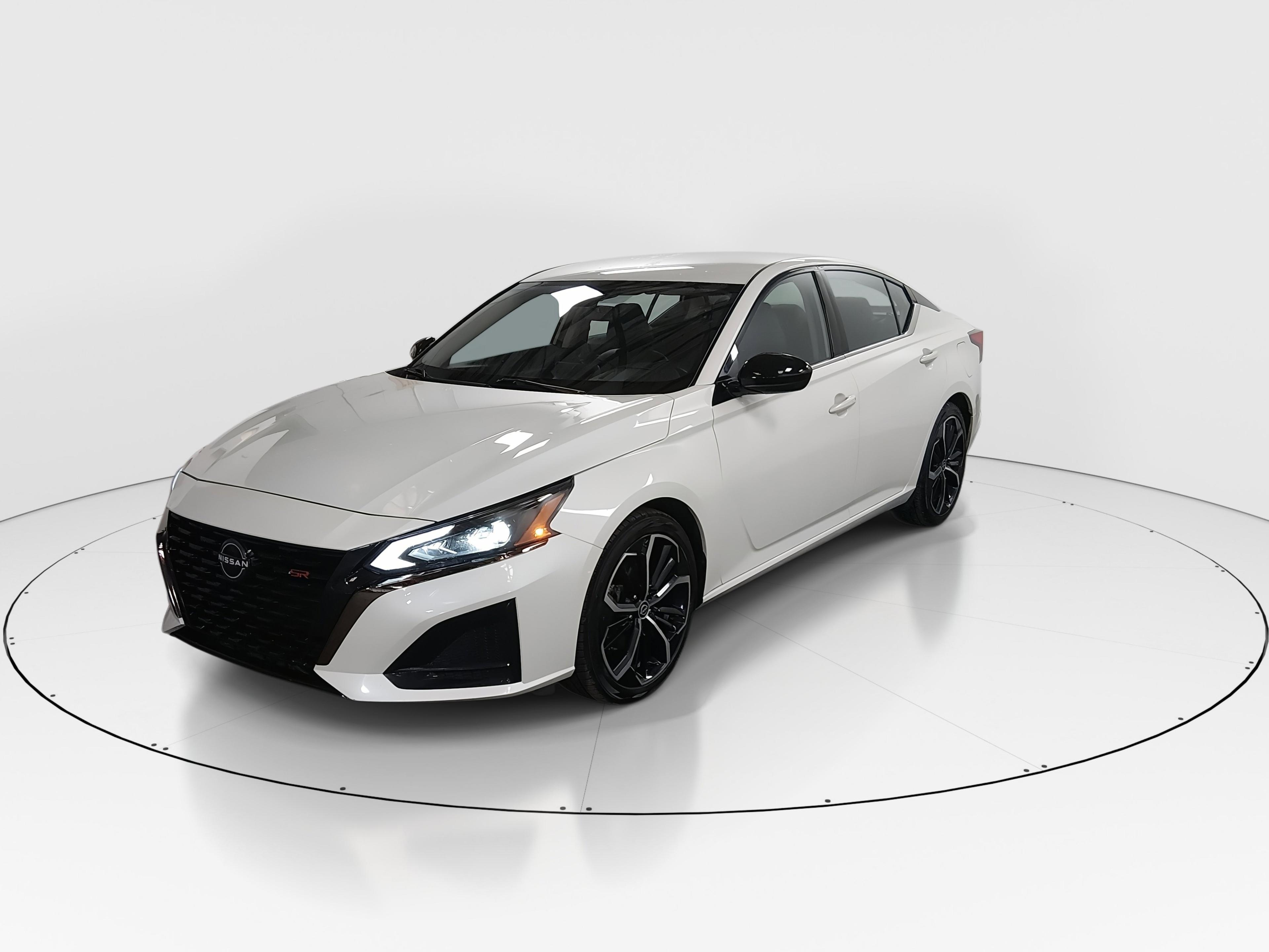 Nissan Altima 2.5 Sr Sedan - Thumbnail 3