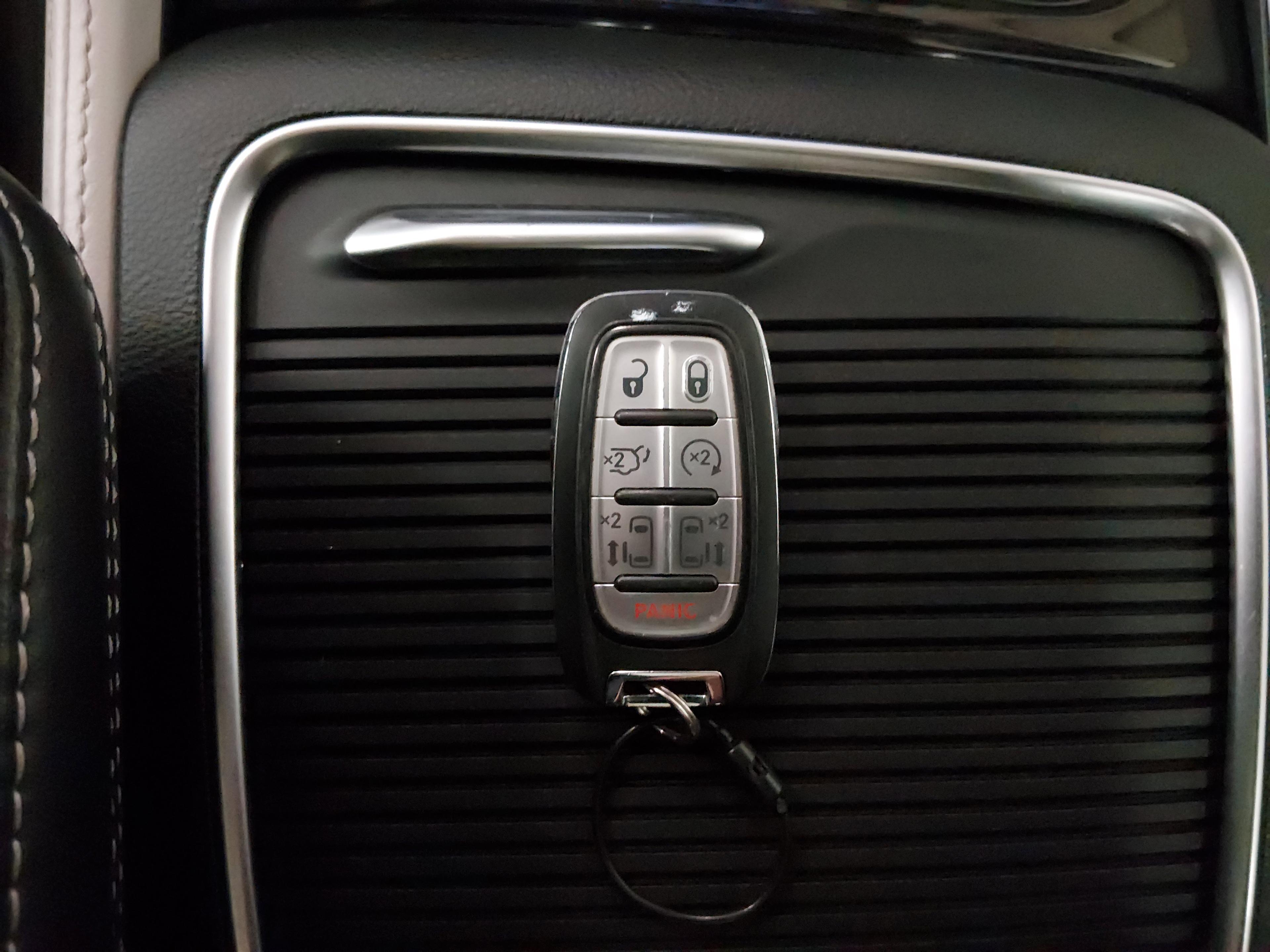 Chrysler Pacifica Limited Fwd - Thumbnail 15