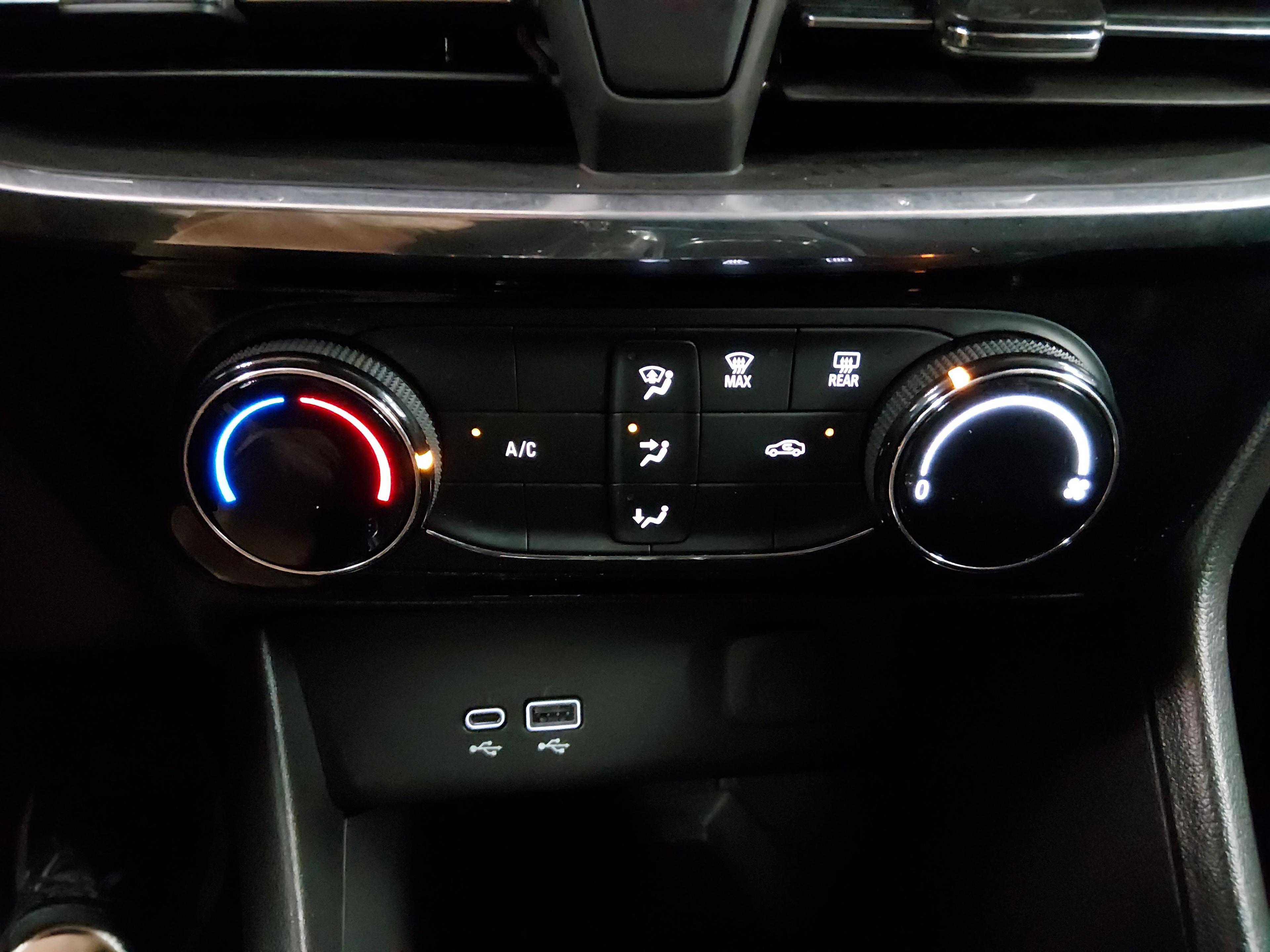 Buick Encore Gx Awd 4Dr Sport Touring - Thumbnail 13