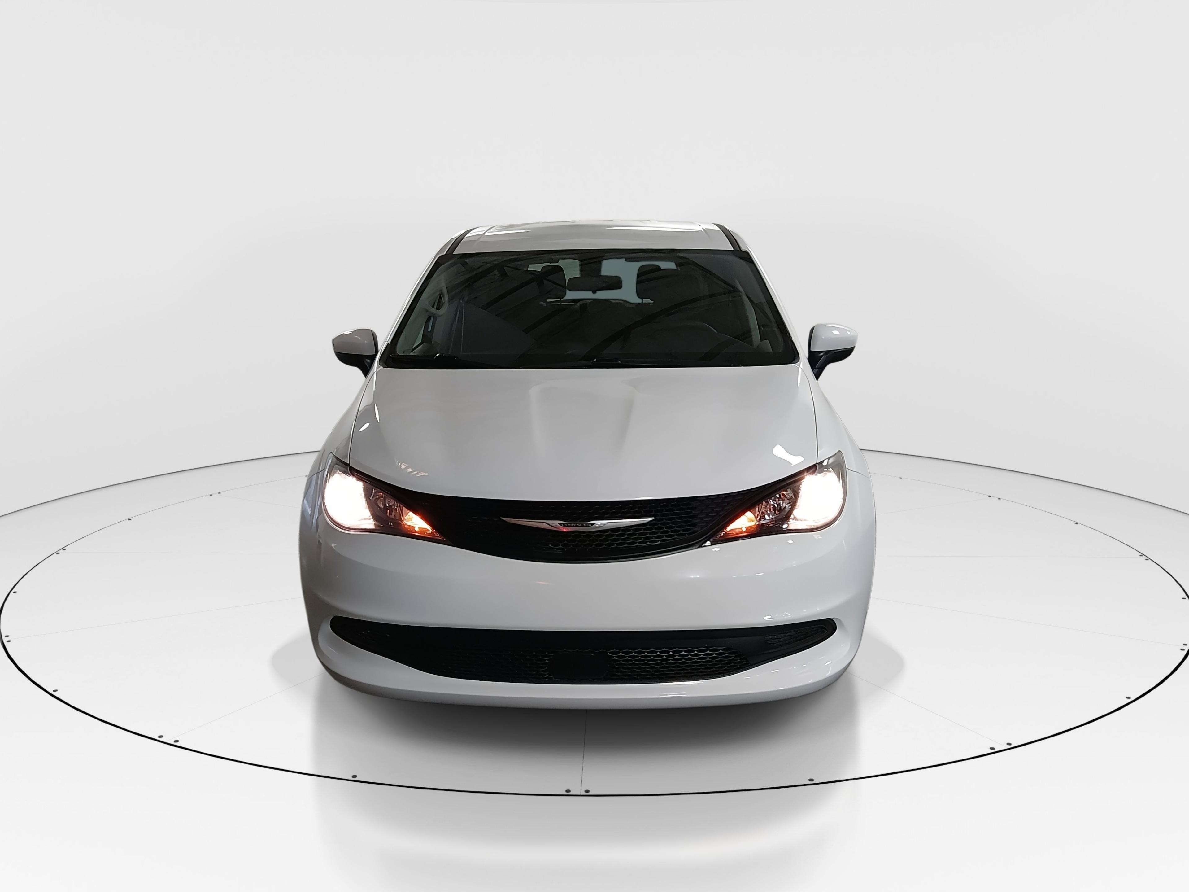 Chrysler Voyager Lx Fwd - Thumbnail 2