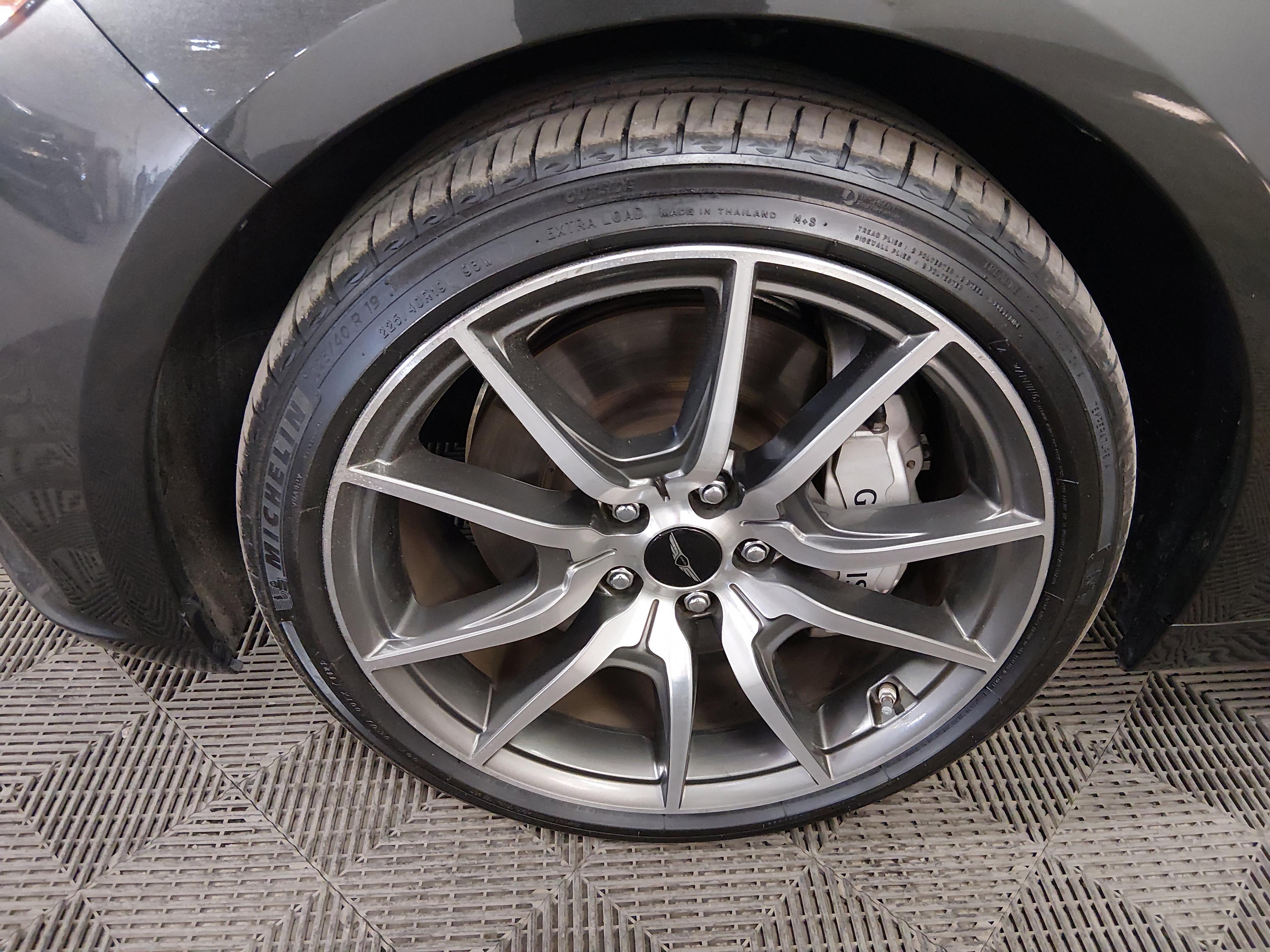 Genesis G70 2.5T Rwd - Thumbnail 10