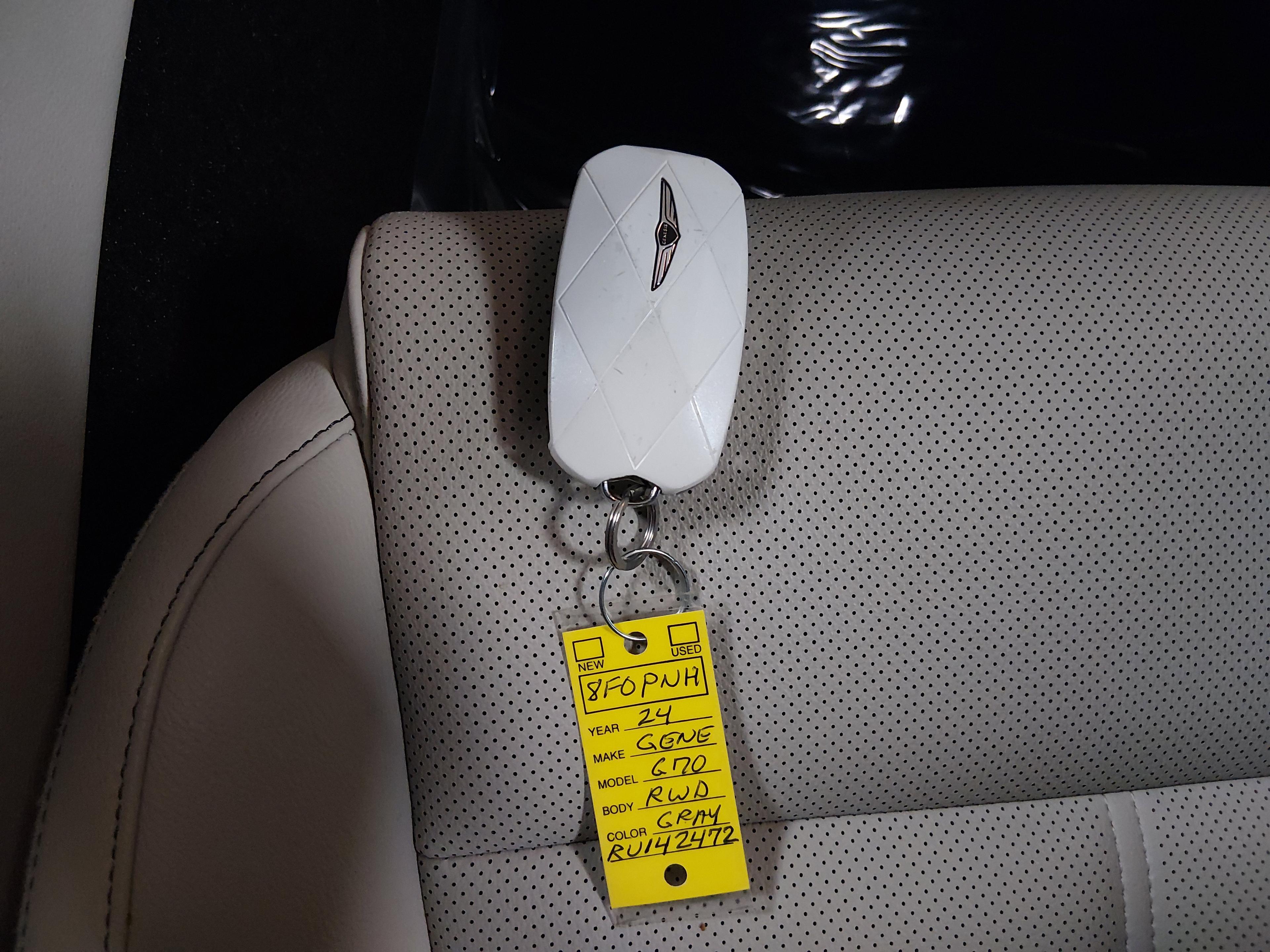 Genesis G70 2.5T Rwd - Thumbnail 15