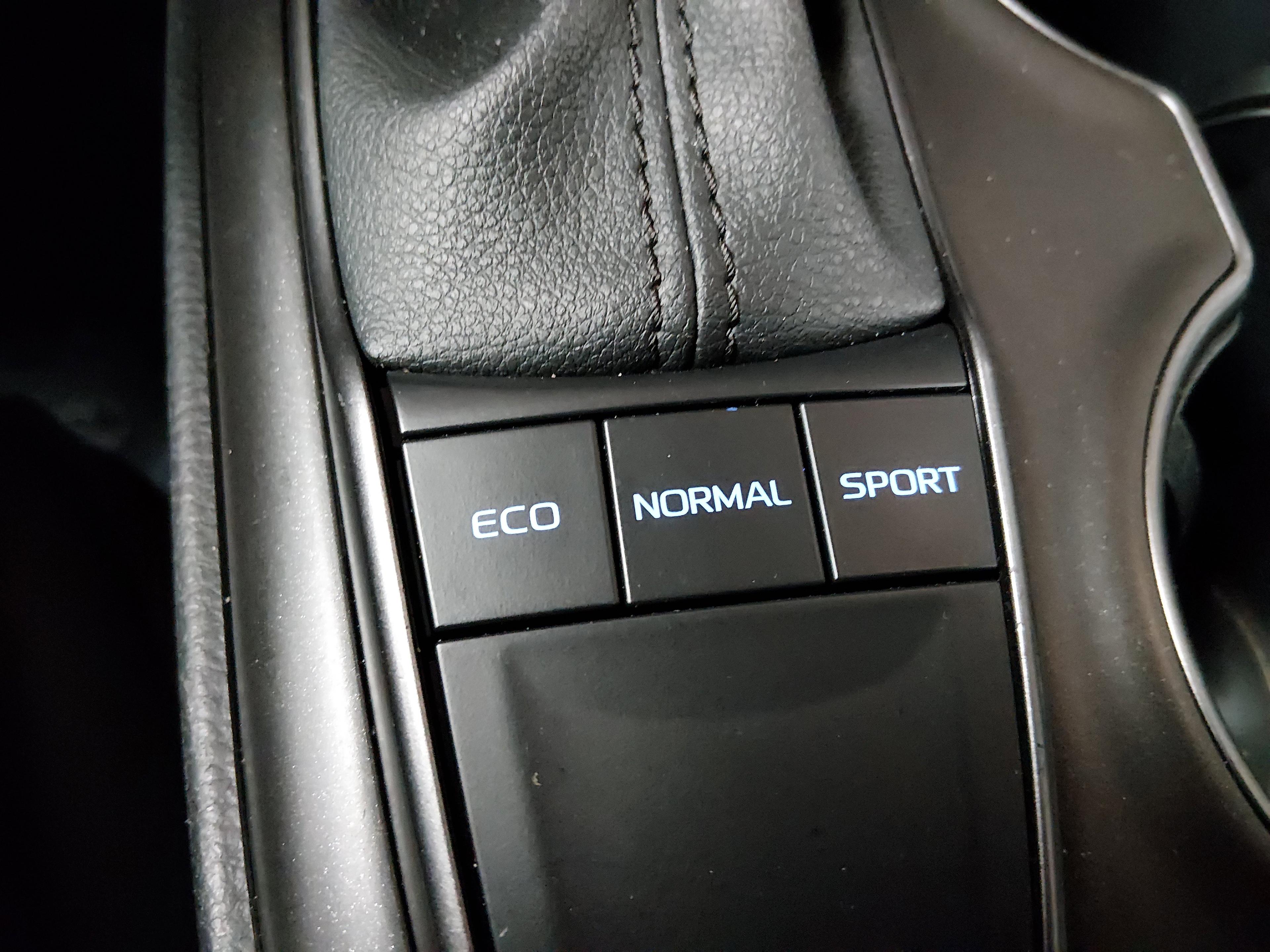 Toyota Camry Se Auto - Thumbnail 17