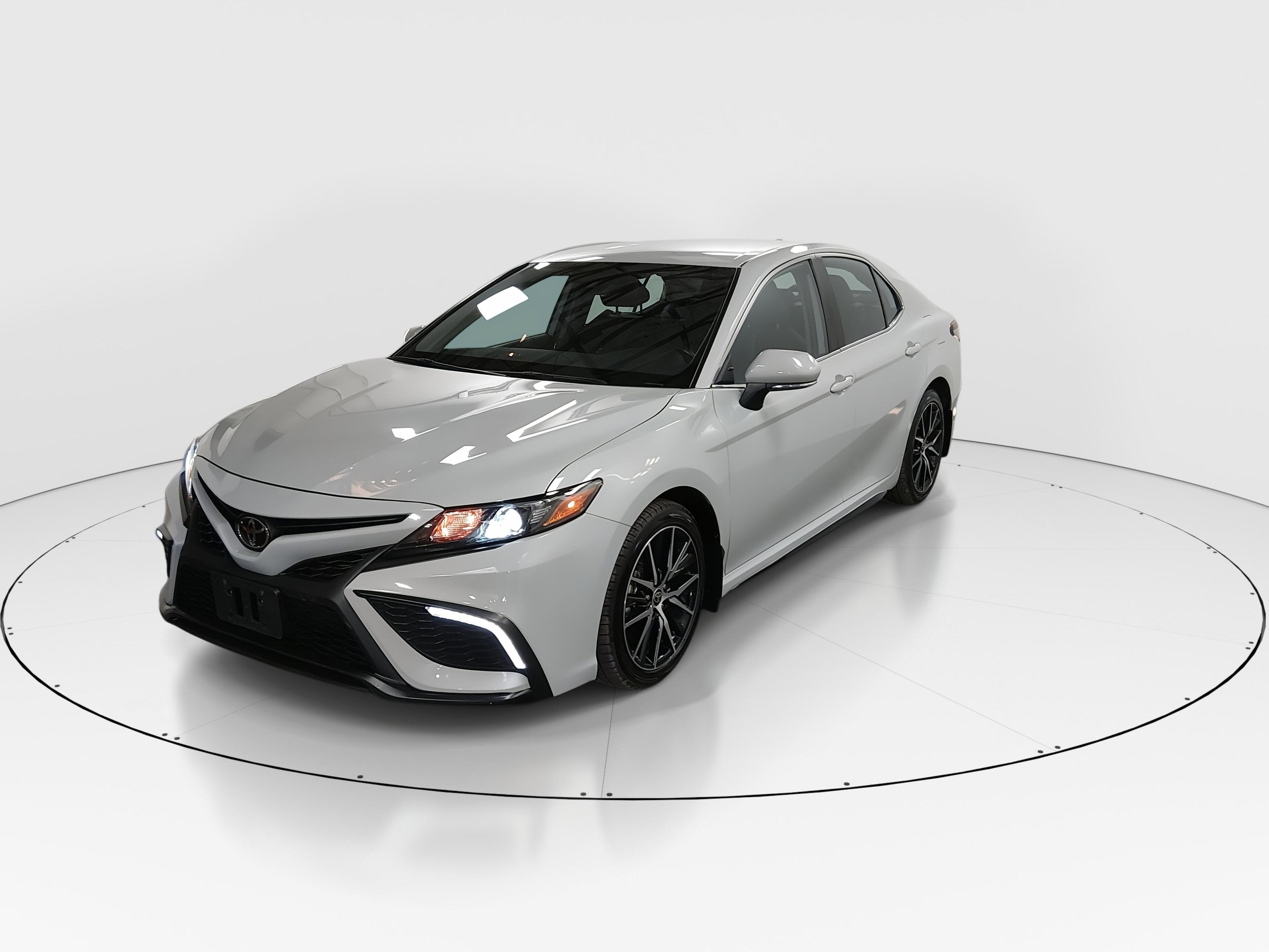 Toyota Camry Se Auto - Thumbnail 3