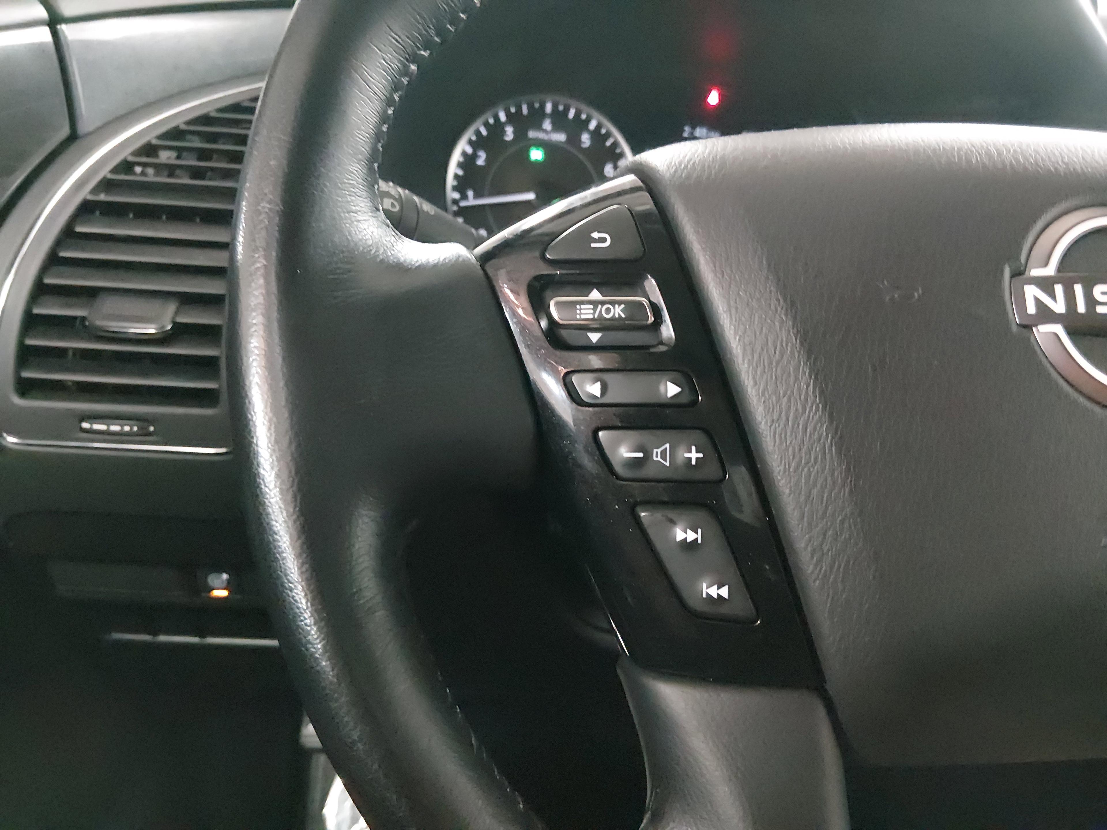 Nissan Armada 4X2 Sv - Thumbnail 12