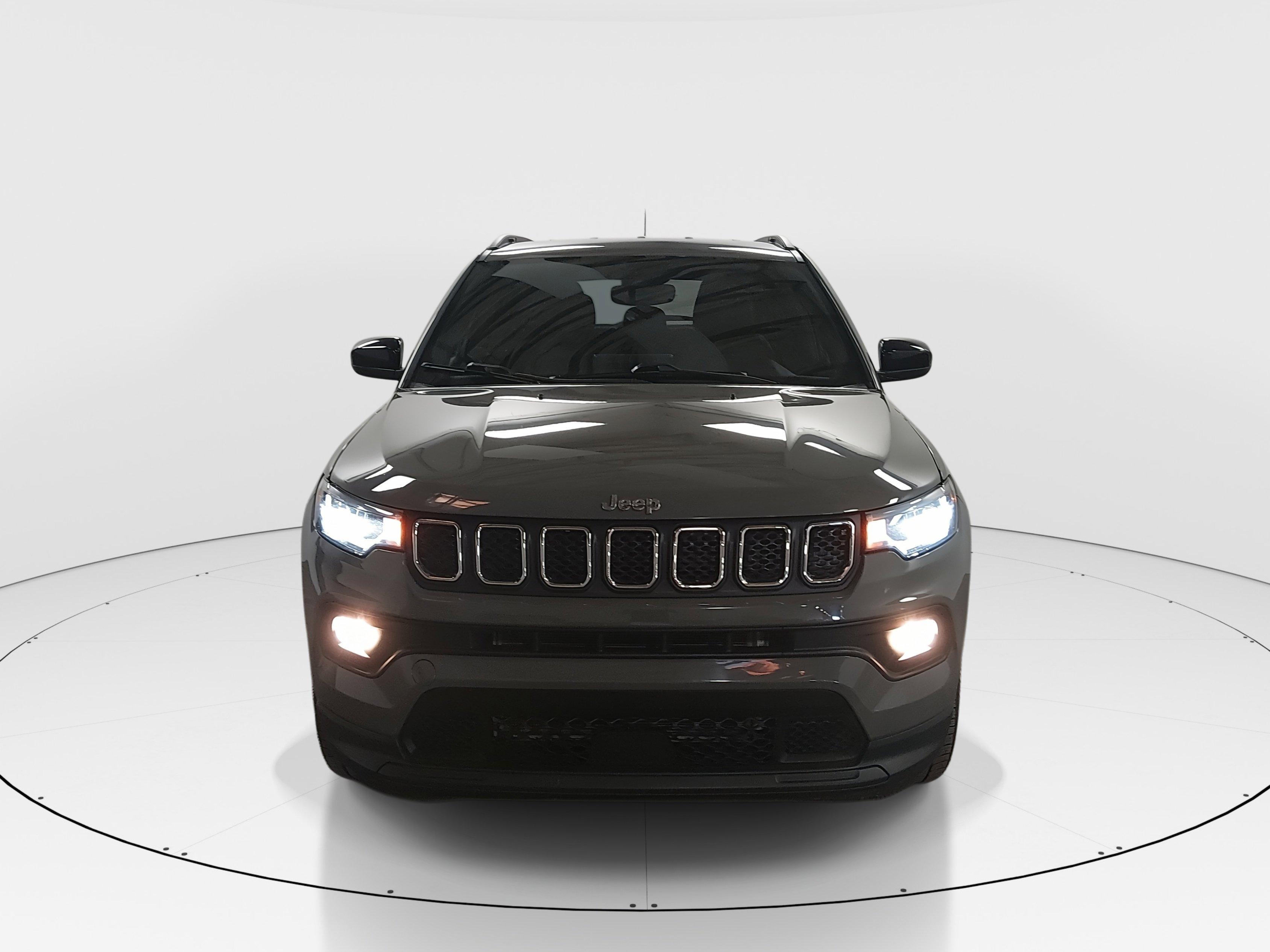 Jeep Compass Latitude 4X4 - Thumbnail 2
