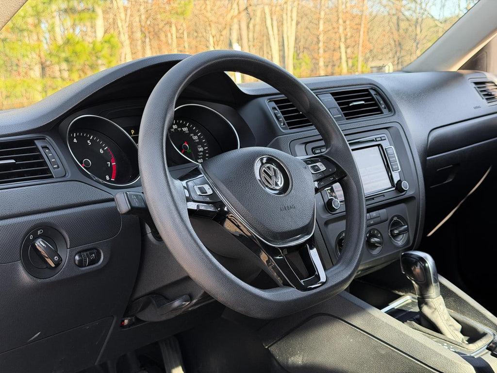 Volkswagen Jetta - Thumbnail 7