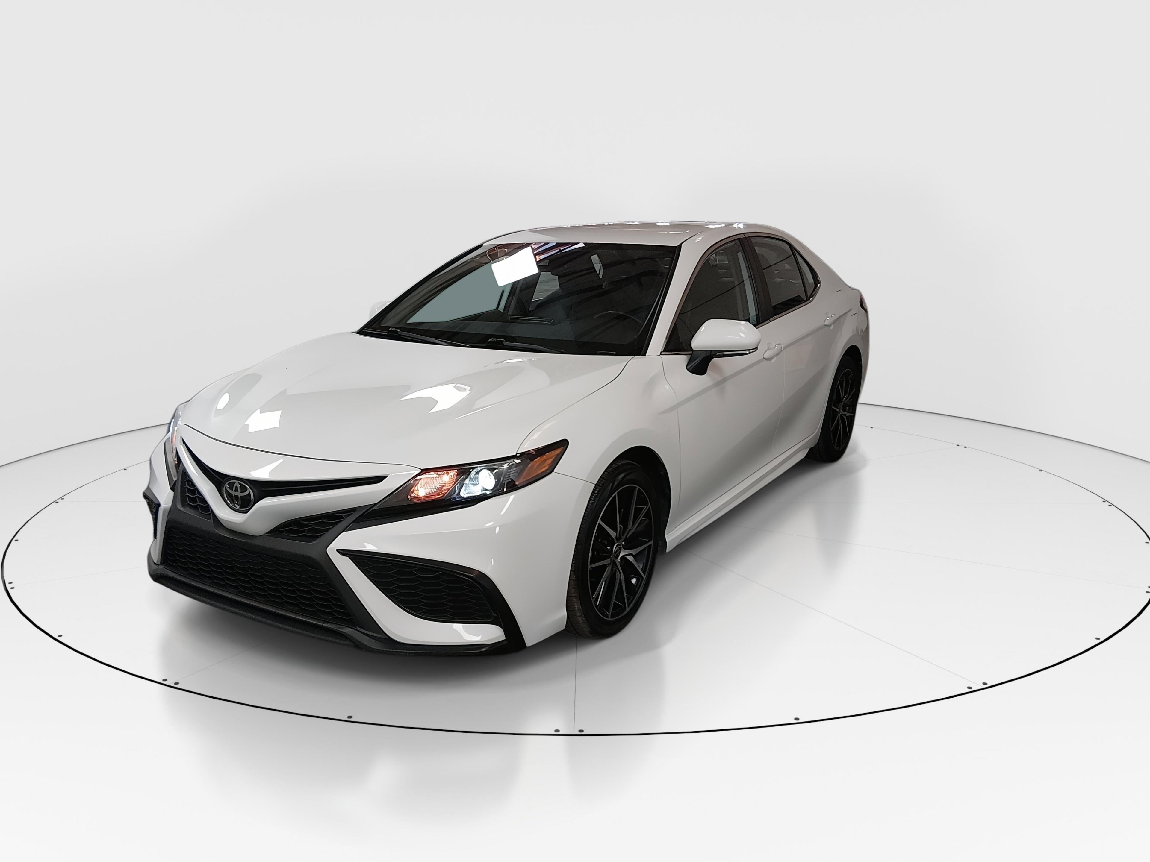 Toyota Camry Se Auto - Thumbnail 3