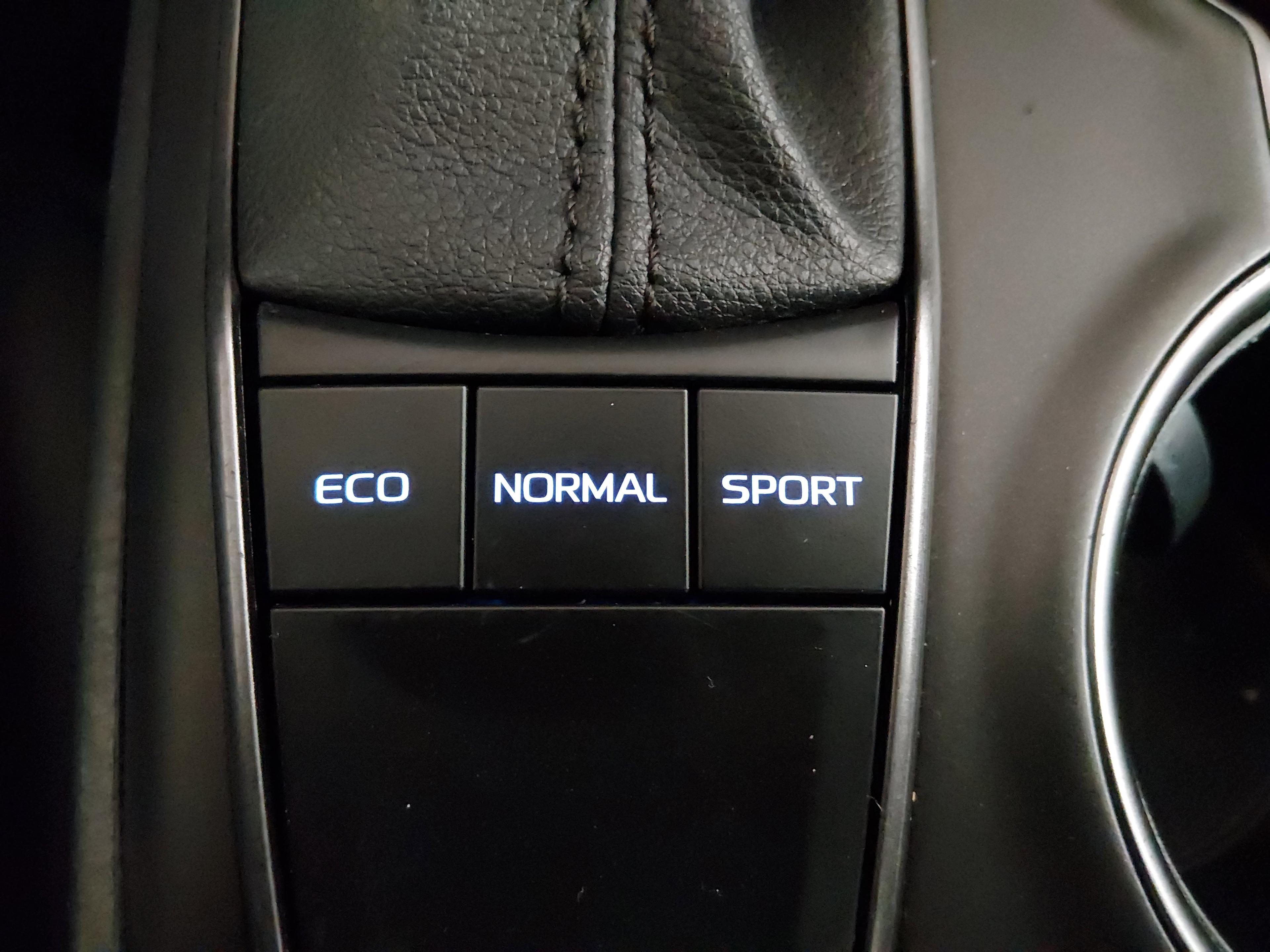 Toyota Camry Se Auto - Thumbnail 17