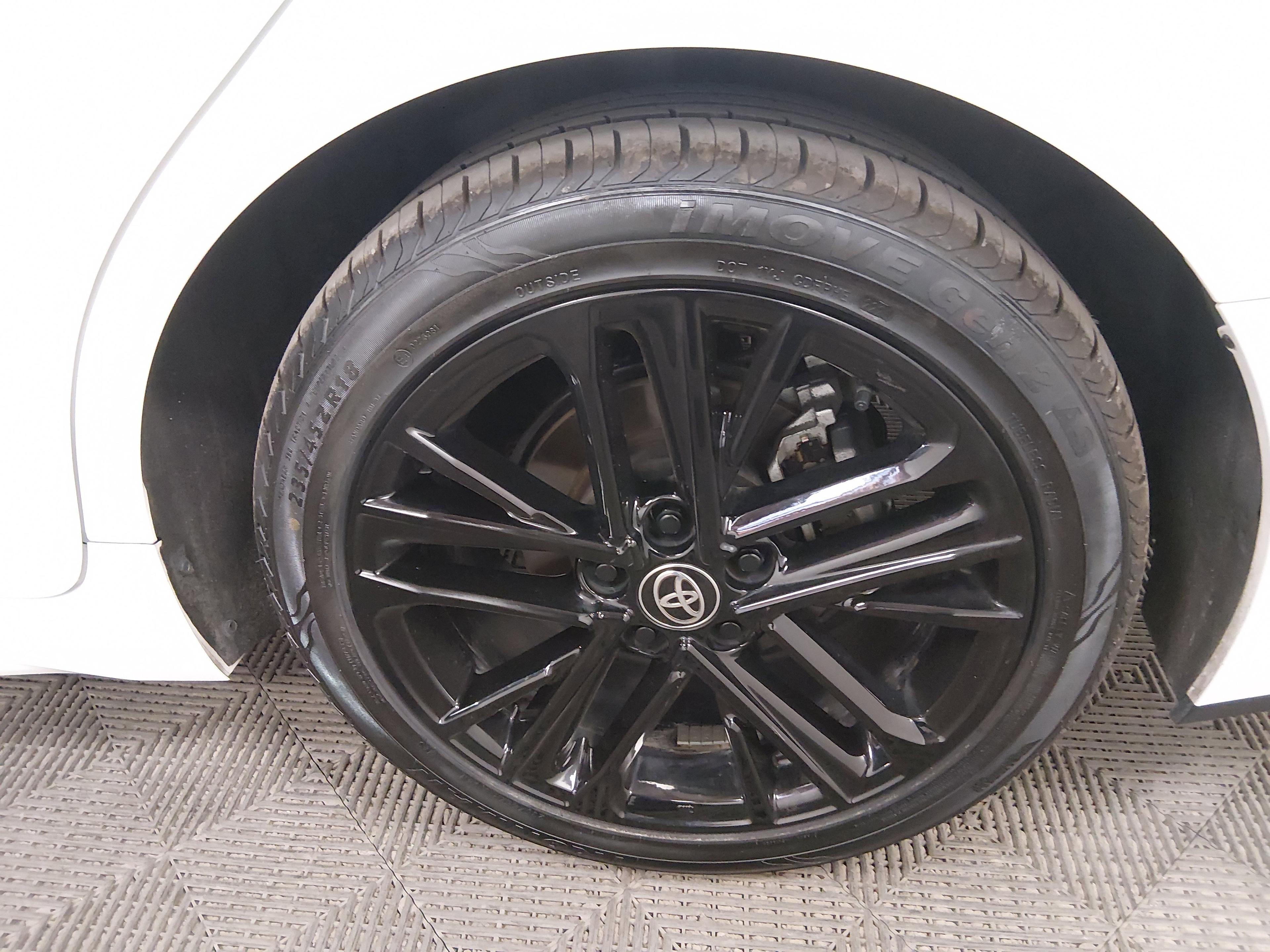 Toyota Camry Se - Thumbnail 10