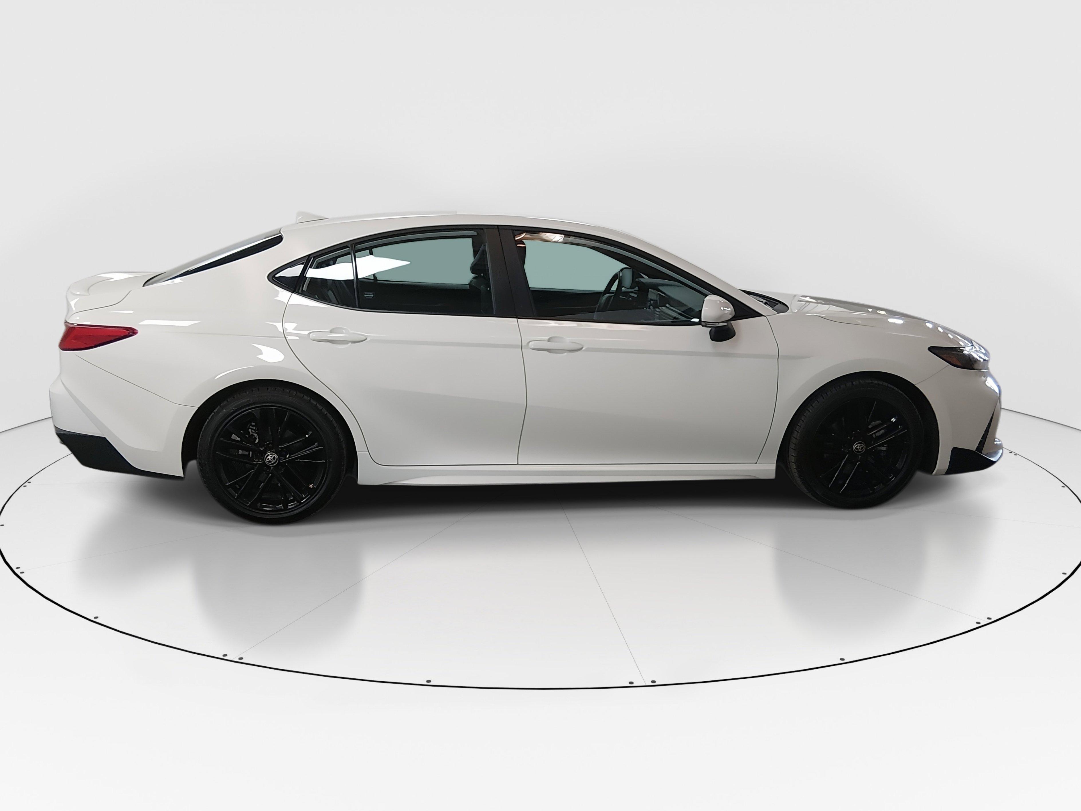 Toyota Camry Se - Thumbnail 8