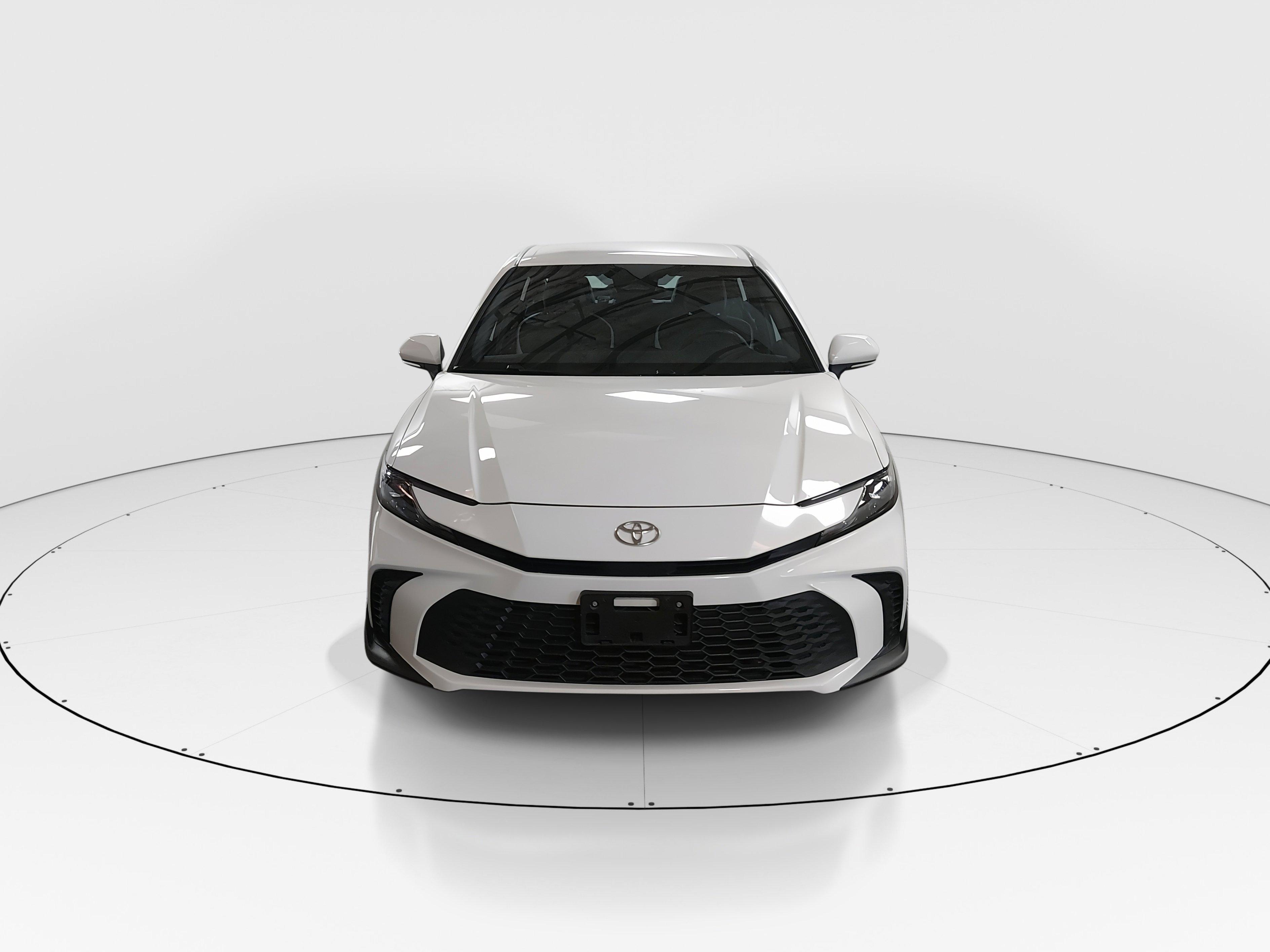 Toyota Camry Se - Thumbnail 2