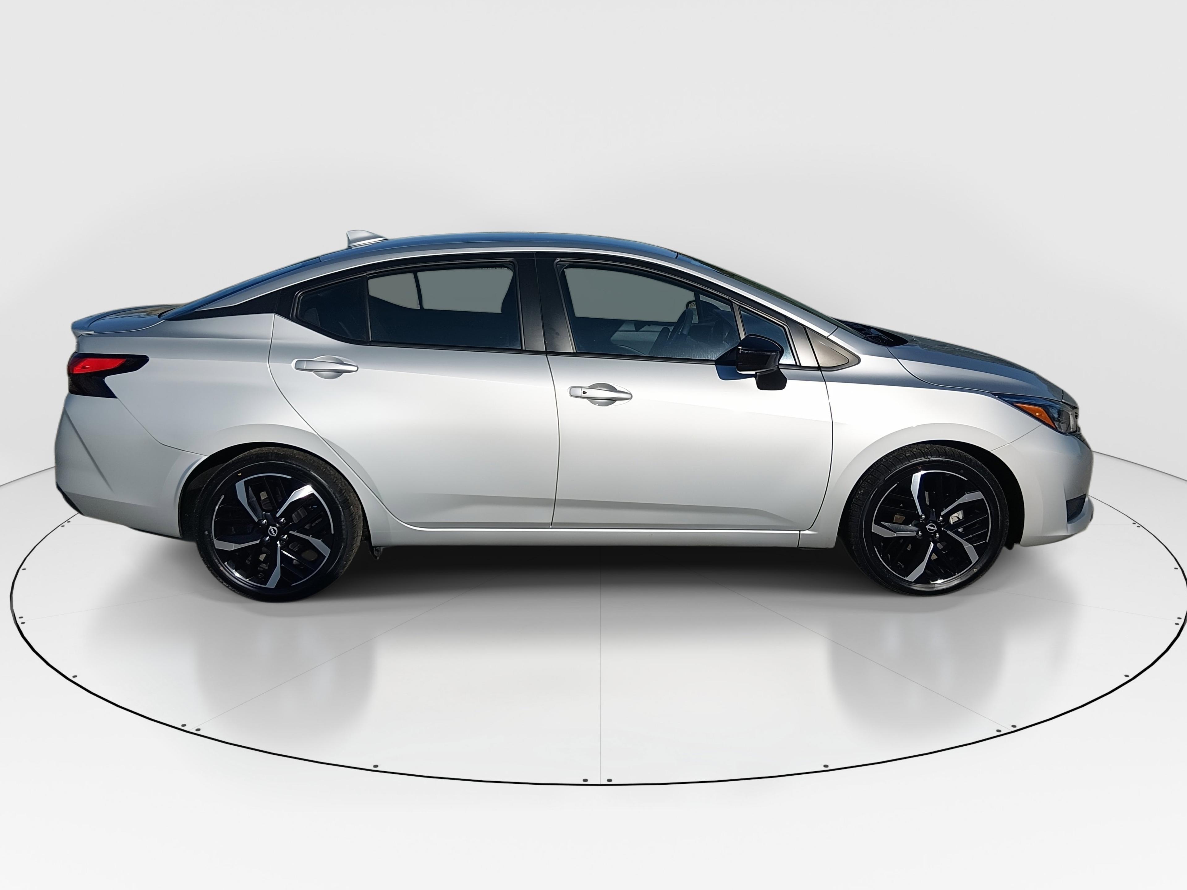 Nissan Versa Sr Cvt - Thumbnail 8