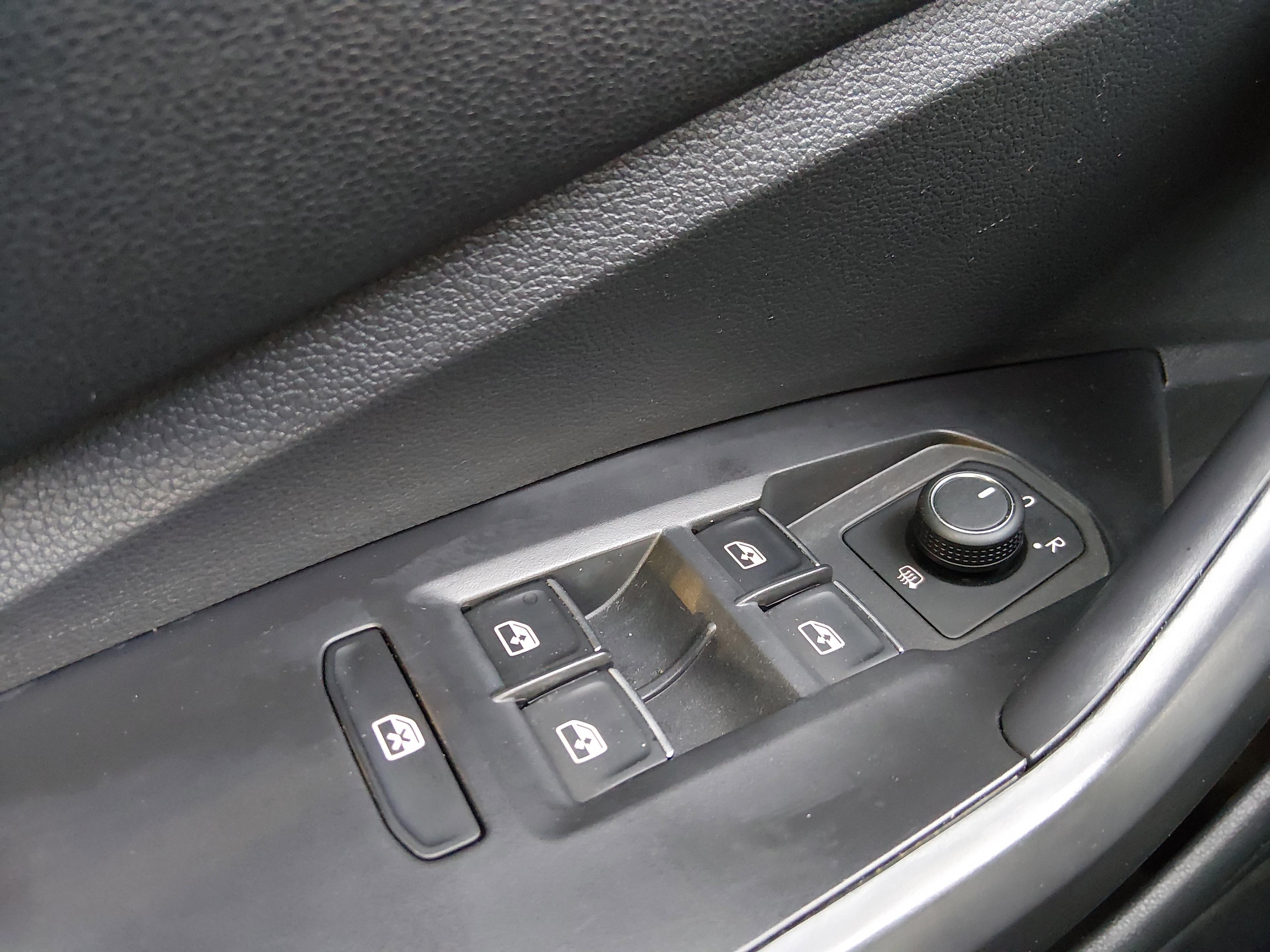 Volkswagen Jetta S Auto - Thumbnail 17