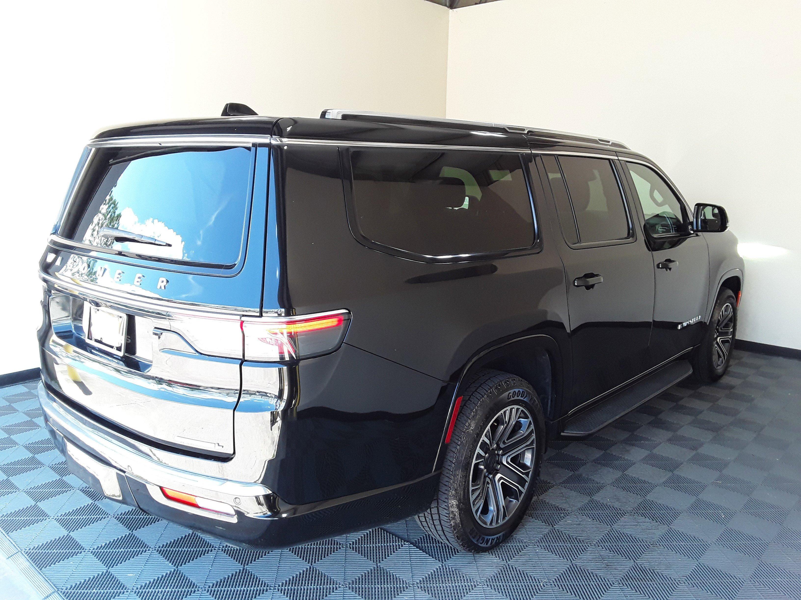 Jeep Wagoneer L Series Ii 4X2 - Thumbnail 2