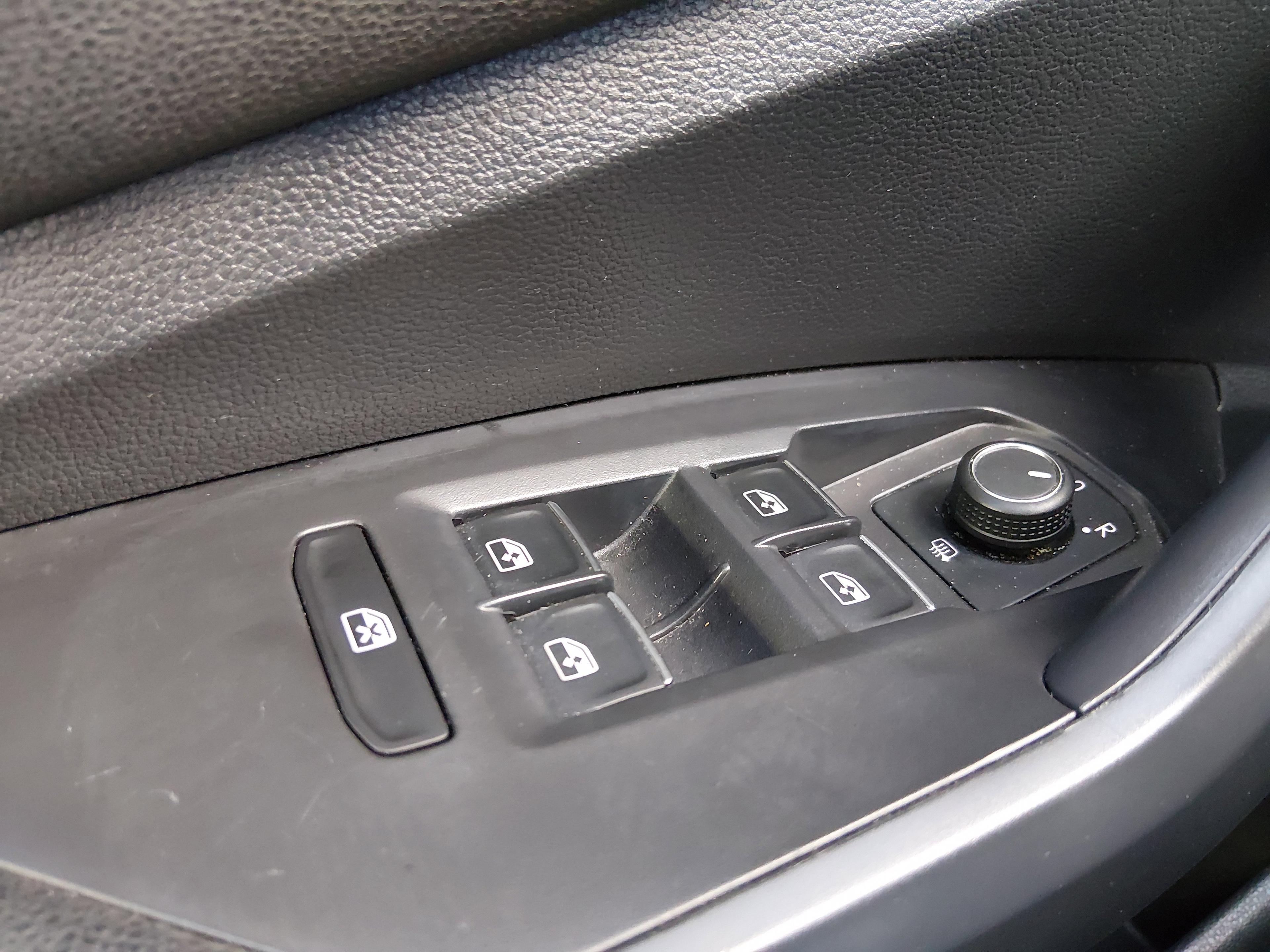 Volkswagen Jetta S Auto - Thumbnail 17