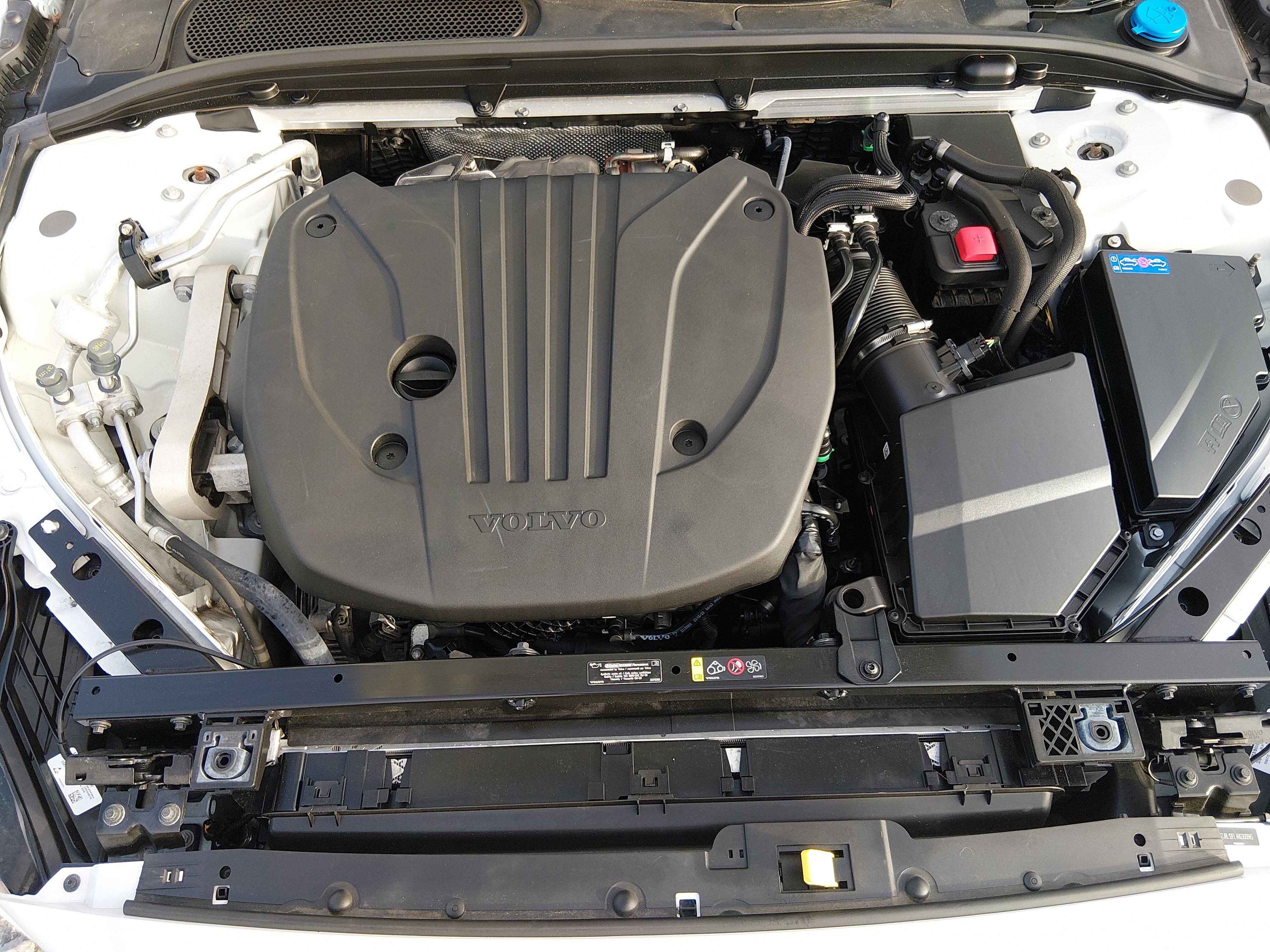 Volvo S60 B5 Fwd Plus Dark Theme - Thumbnail 9