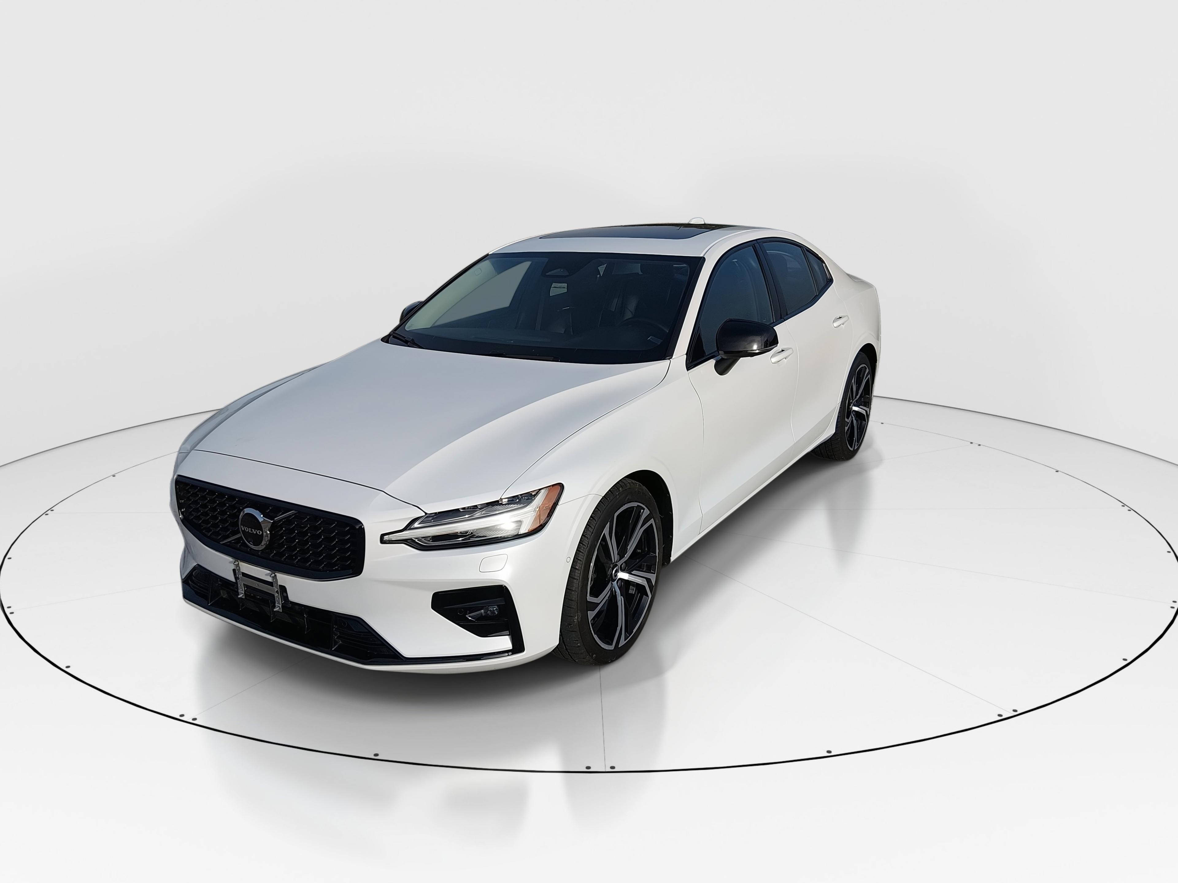 Volvo S60 B5 Fwd Plus Dark Theme - Thumbnail 3