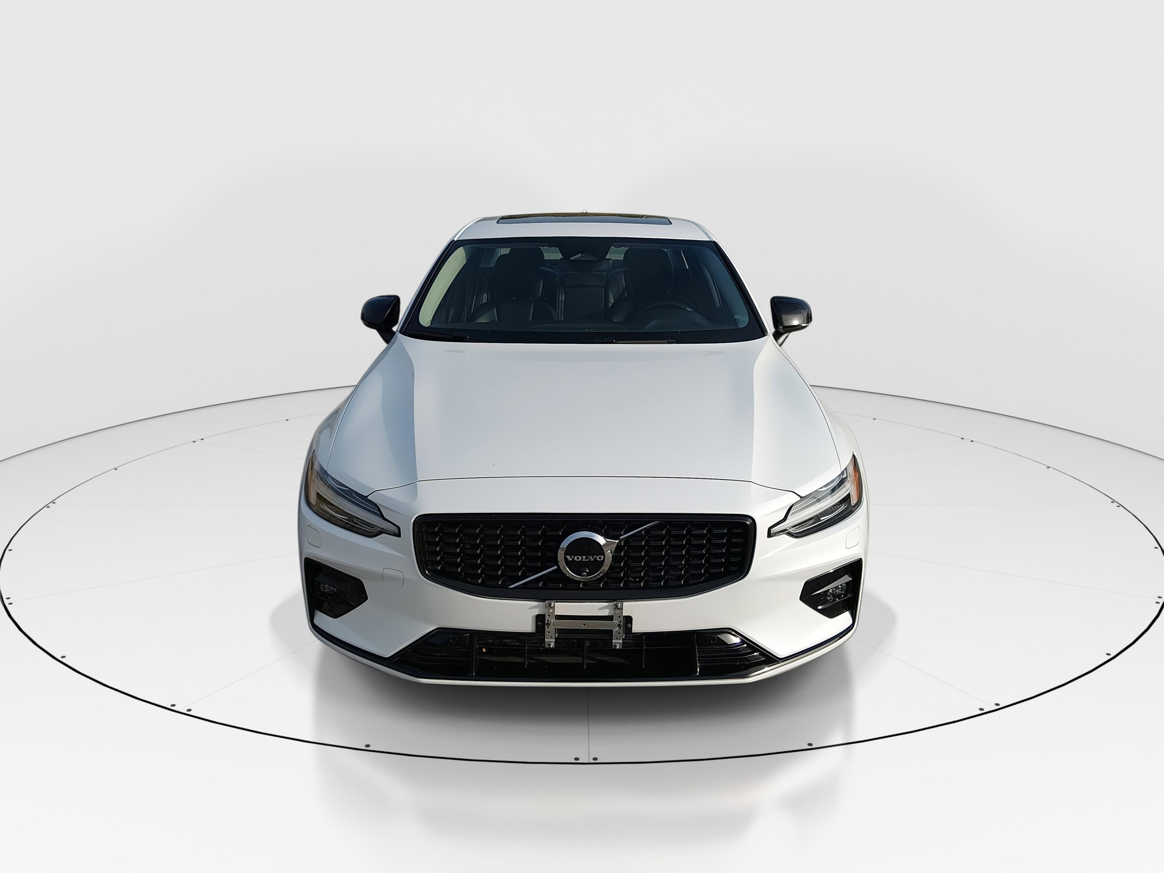 Volvo S60 B5 Fwd Plus Dark Theme - Thumbnail 2