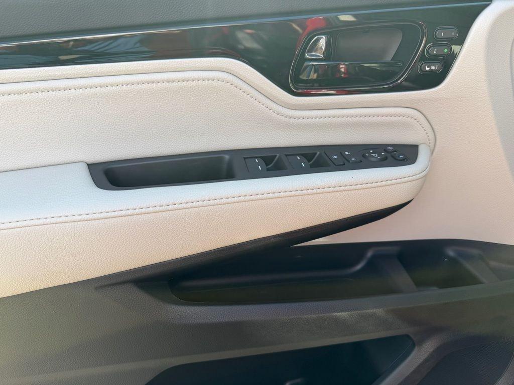 Honda Odyssey Elite - Thumbnail 12