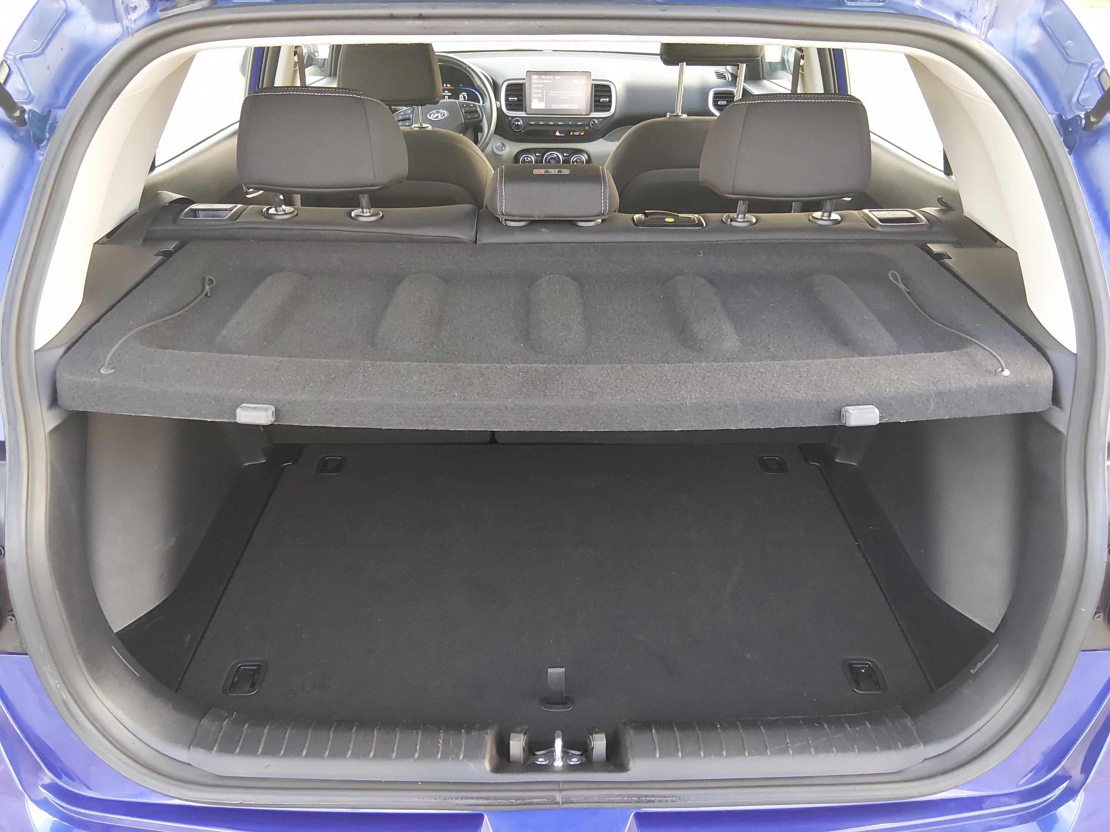 Hyundai Venue Sel Ivt - Thumbnail 11