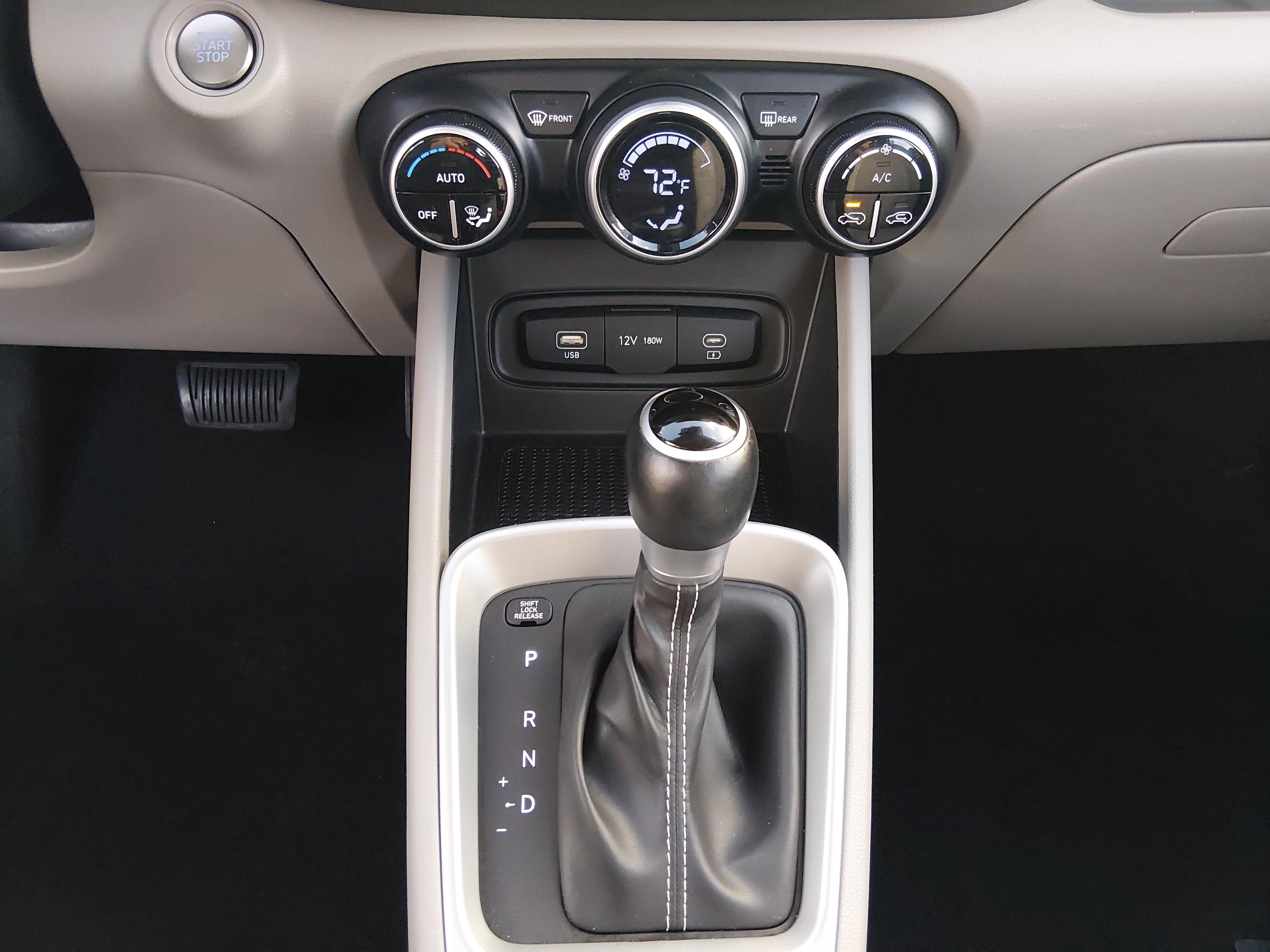 Hyundai Venue Sel Ivt - Thumbnail 13